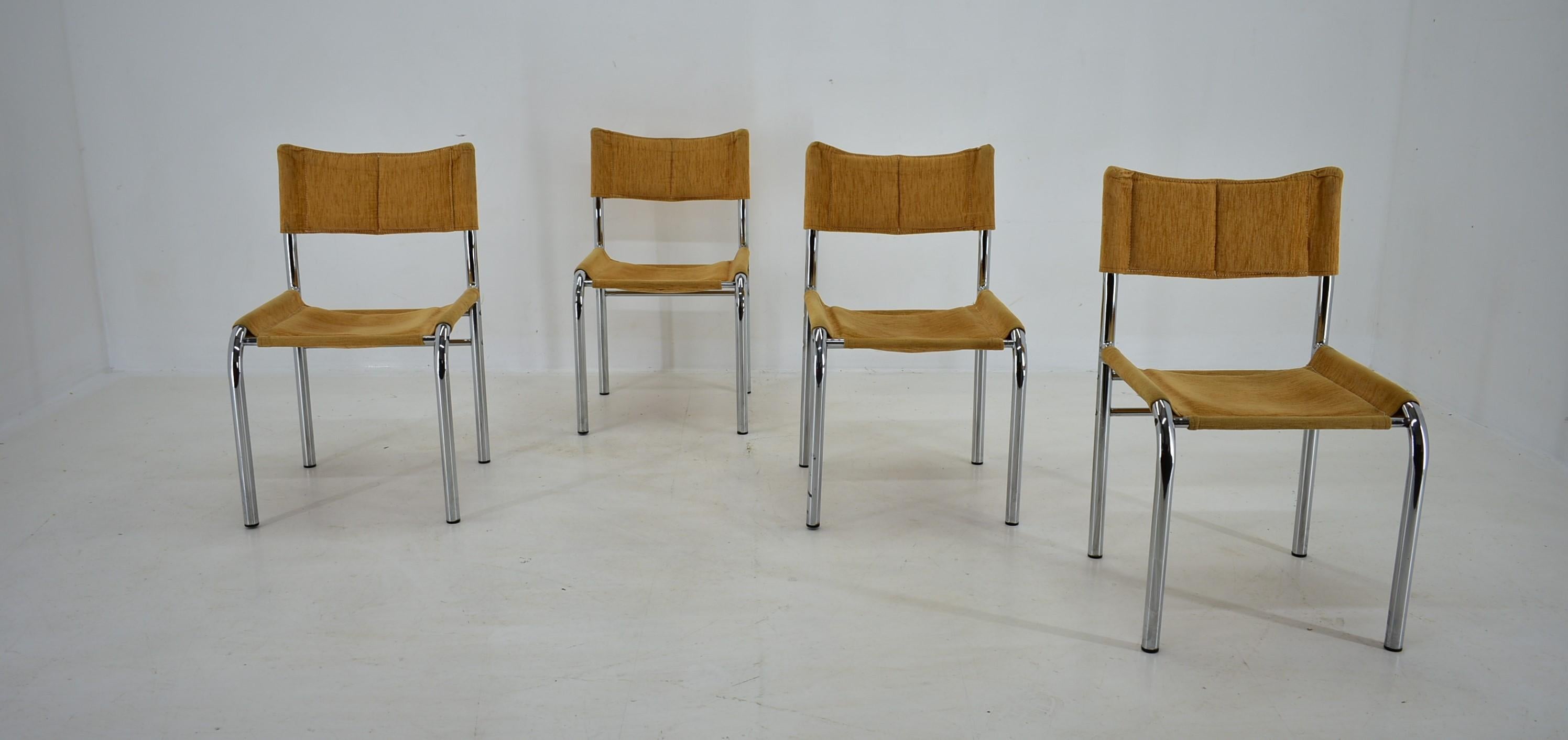 Set di quattro sedie da pranzo cromate di design di Viliam Chlebo, Cecoslovacchia, anni '80 in vendita 7