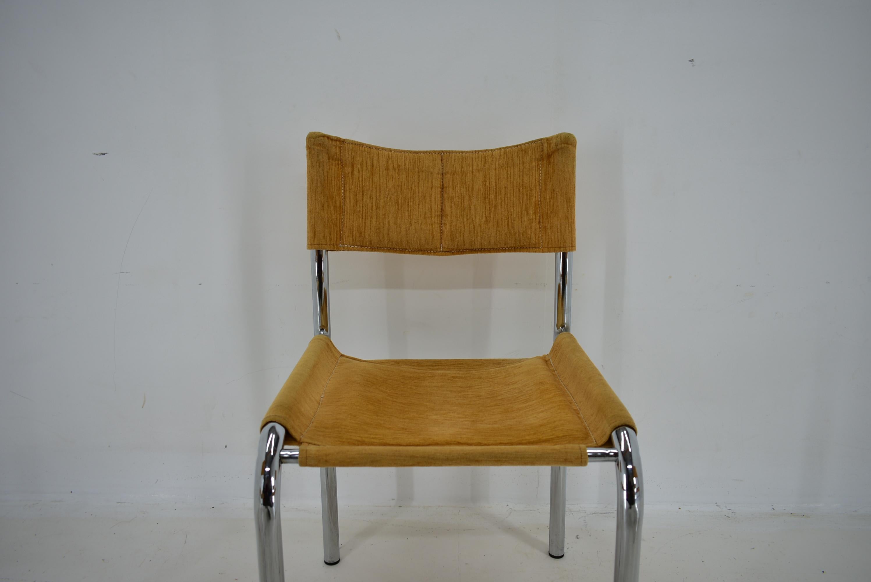 Fine XX secolo Set di quattro sedie da pranzo cromate di design di Viliam Chlebo, Cecoslovacchia, anni '80 in vendita