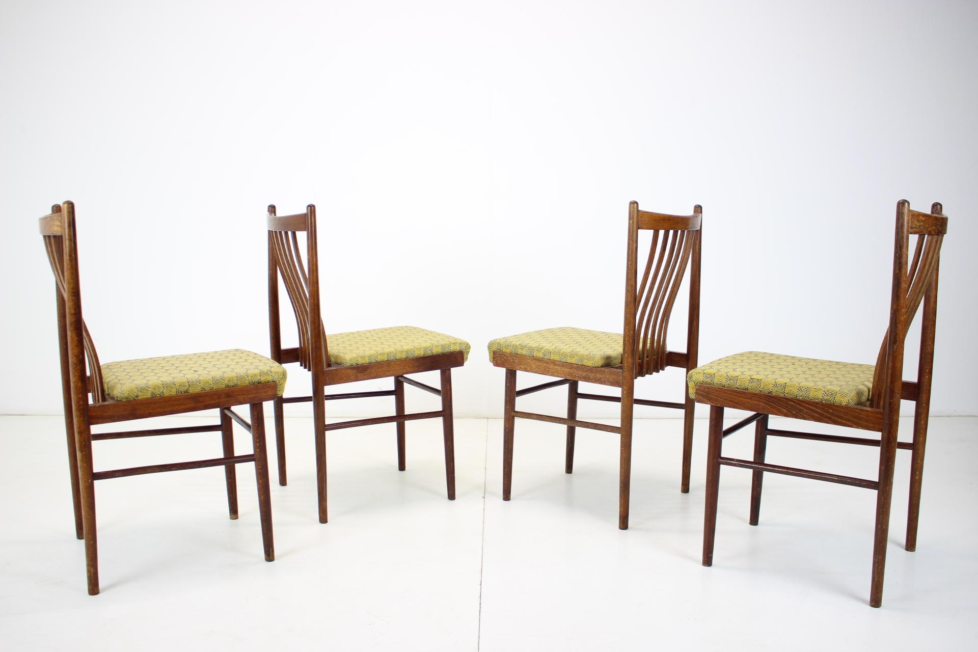 Set di quattro sedie da pranzo di design, anni '70 In condizioni buone in vendita a Praha, CZ