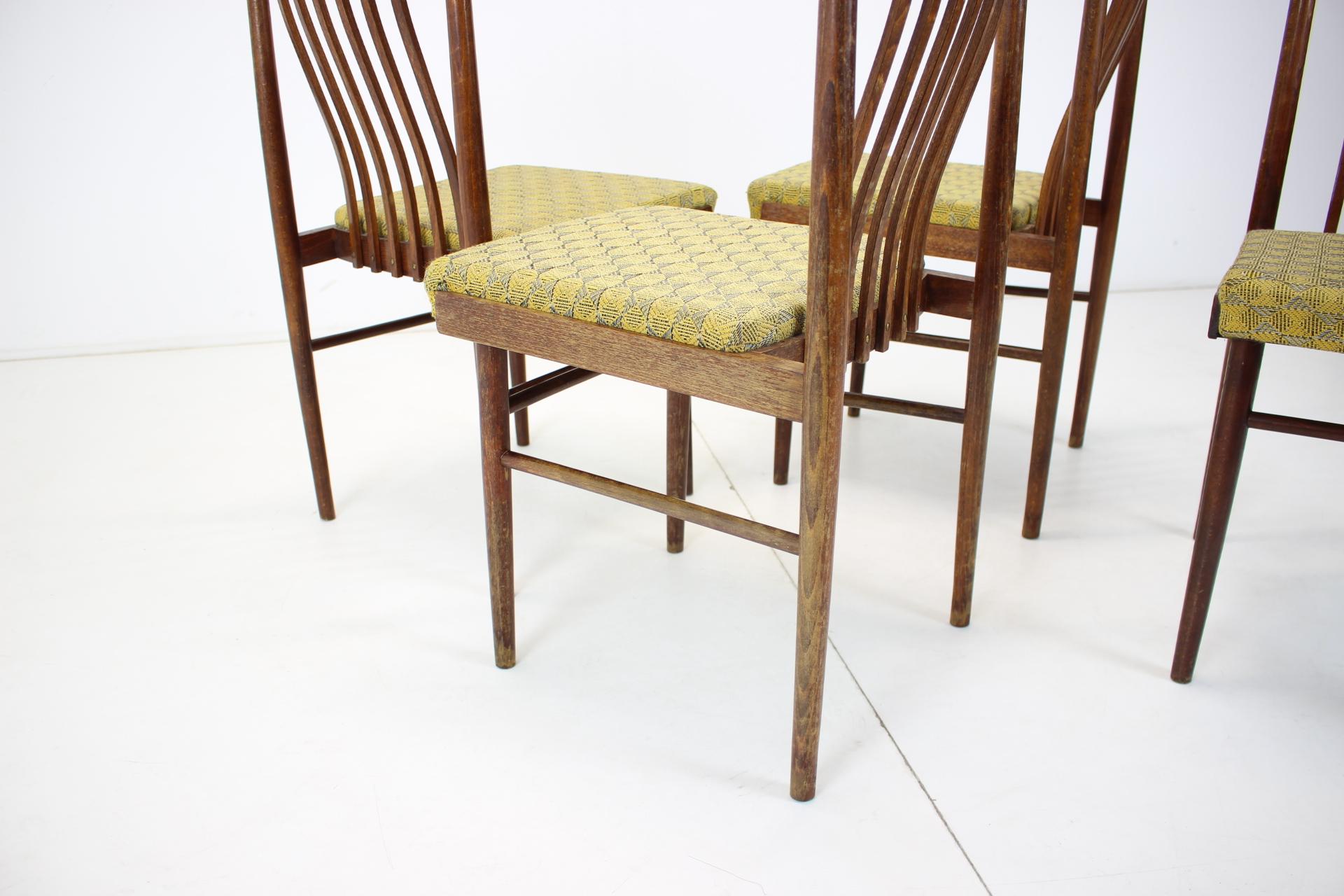 Ensemble de quatre chaises de salle à manger design, années 1970 en vente 1