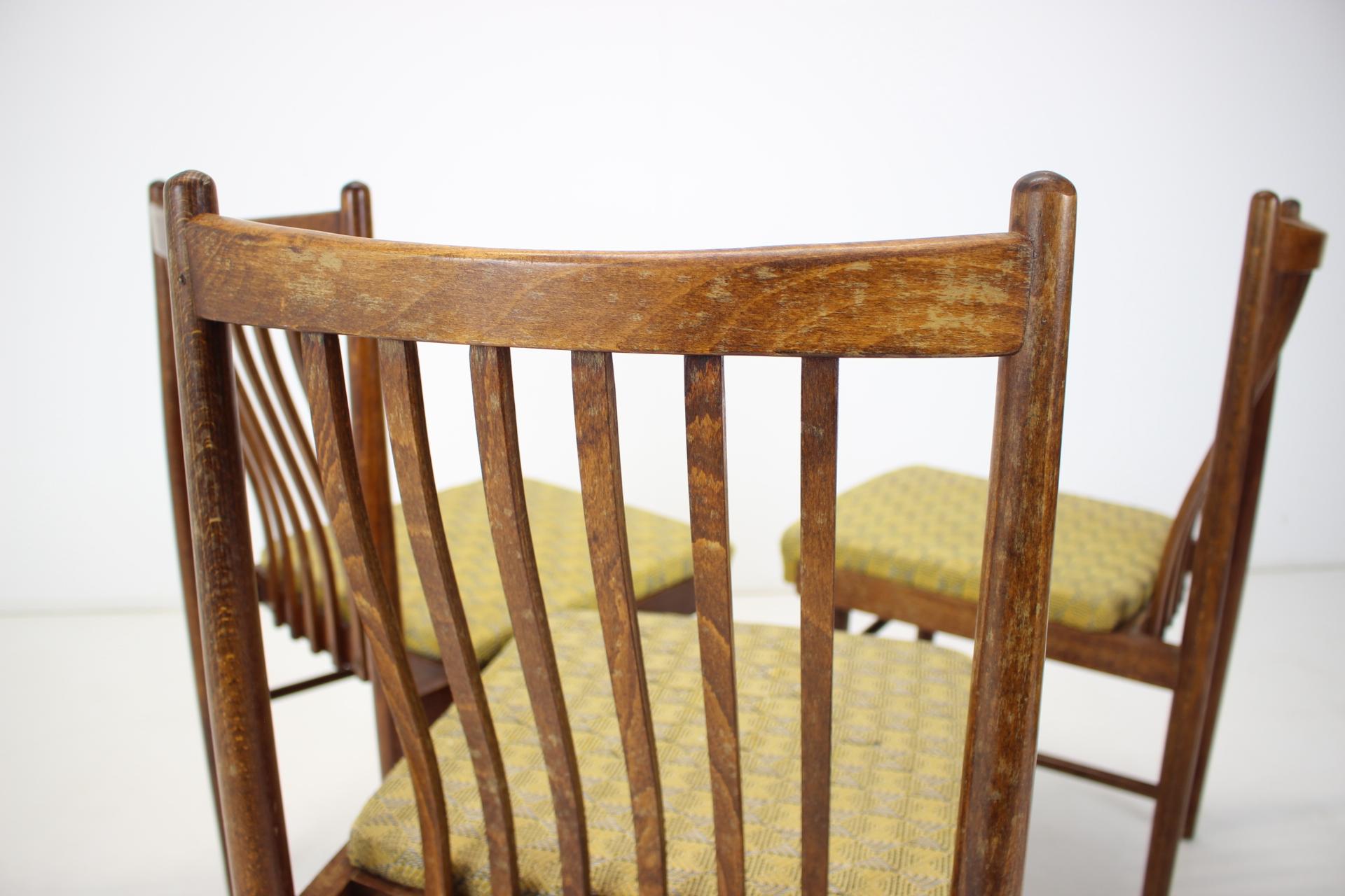 Set di quattro sedie da pranzo di design, anni '70 in vendita 2