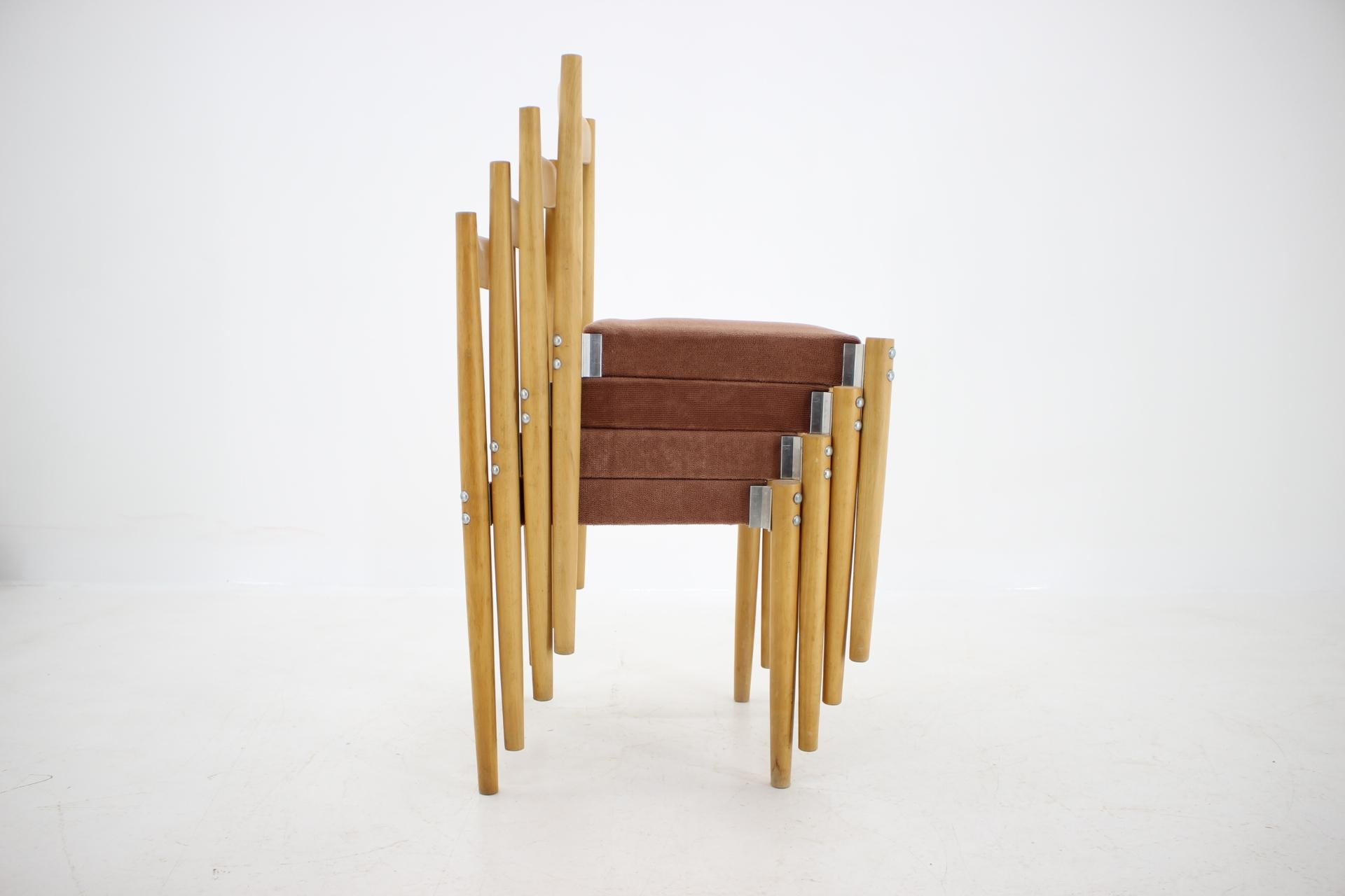 Tchèque Ensemble de quatre chaises à manger design par Miroslav Navratil:: 1970 en vente