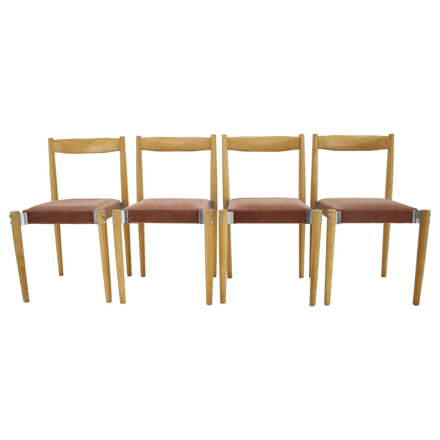 Satz von vier Design-Esszimmerstühlen von Miroslav Navratil:: 1970er Jahre