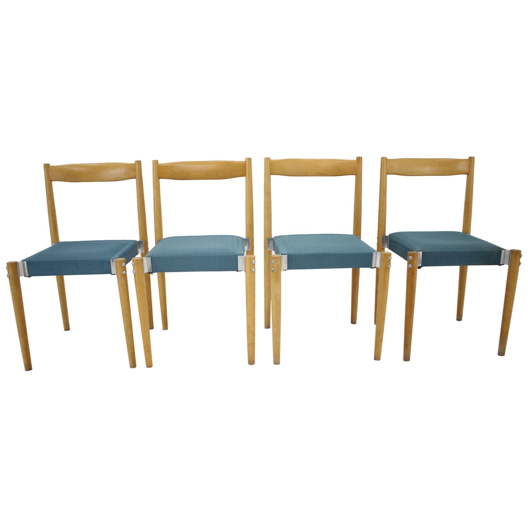 Ensemble de quatre chaises à manger design par Miroslav Navrátil:: 1970