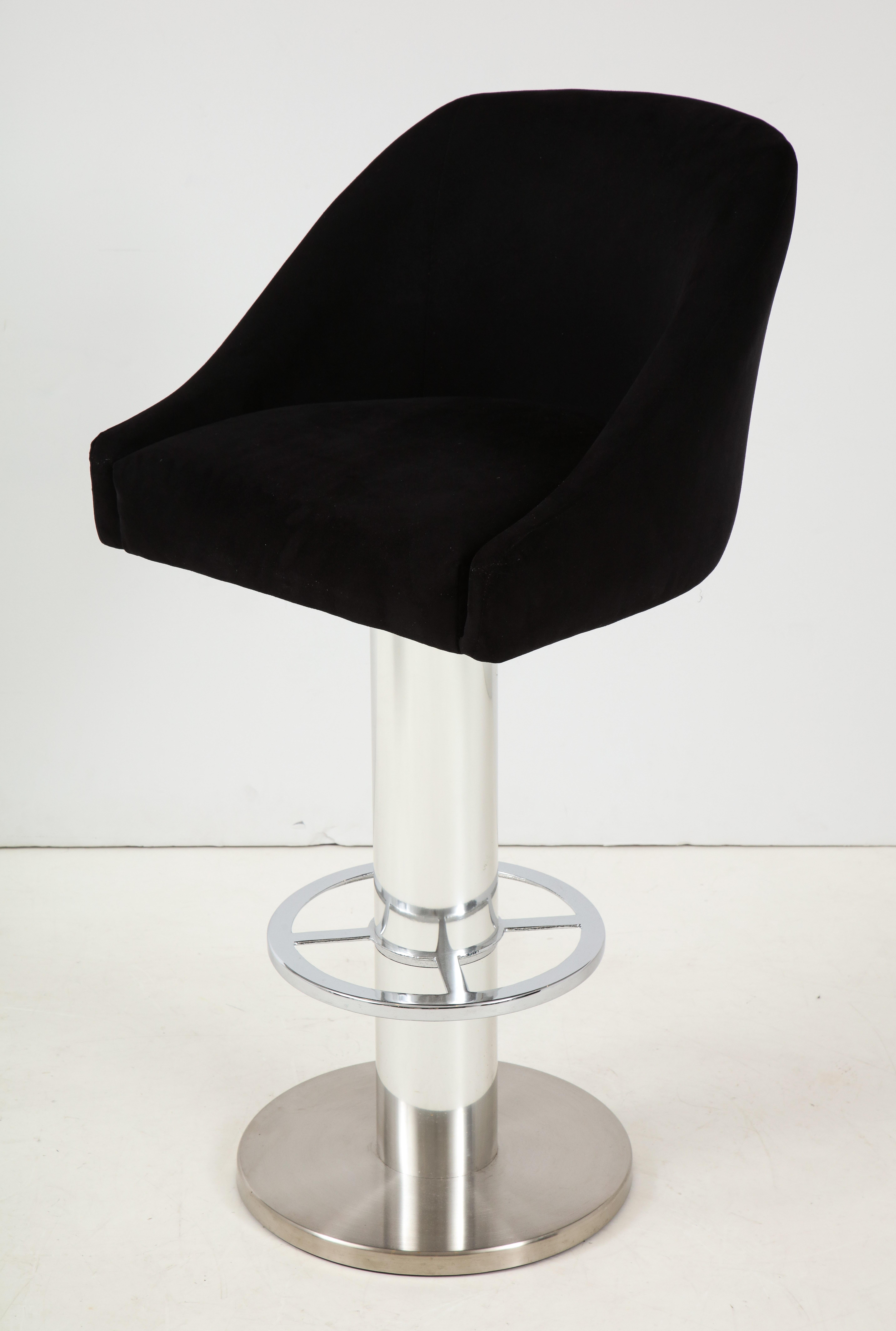 Set of Four Design For Leisure Barstools in Chrome and Ultrasuede In Good Condition For Sale In New York, NY