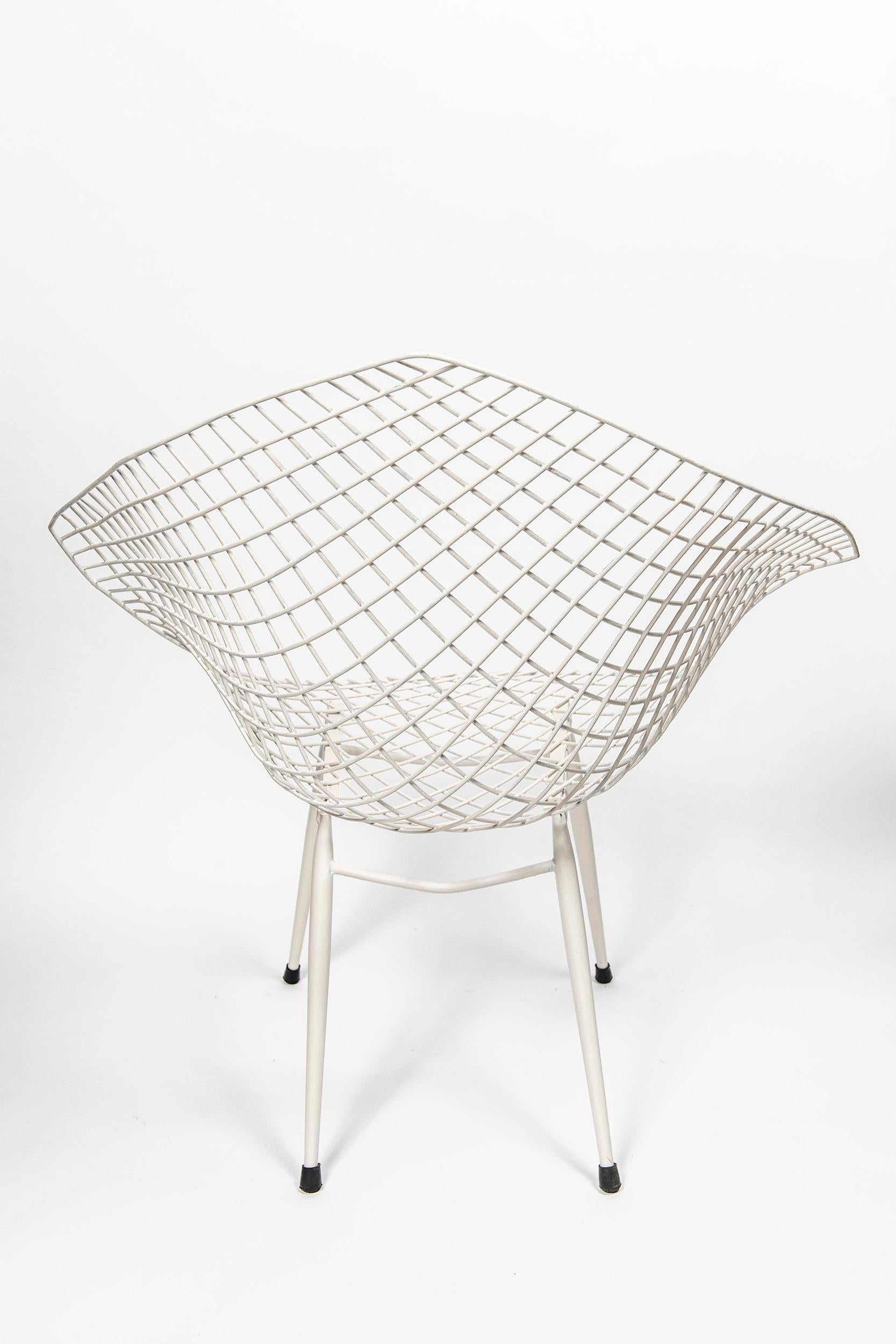 Mid-Century Modern Set of Four Diamond Chairs in the Style of Harry Bertoia, United States, C. 1960 For Sale