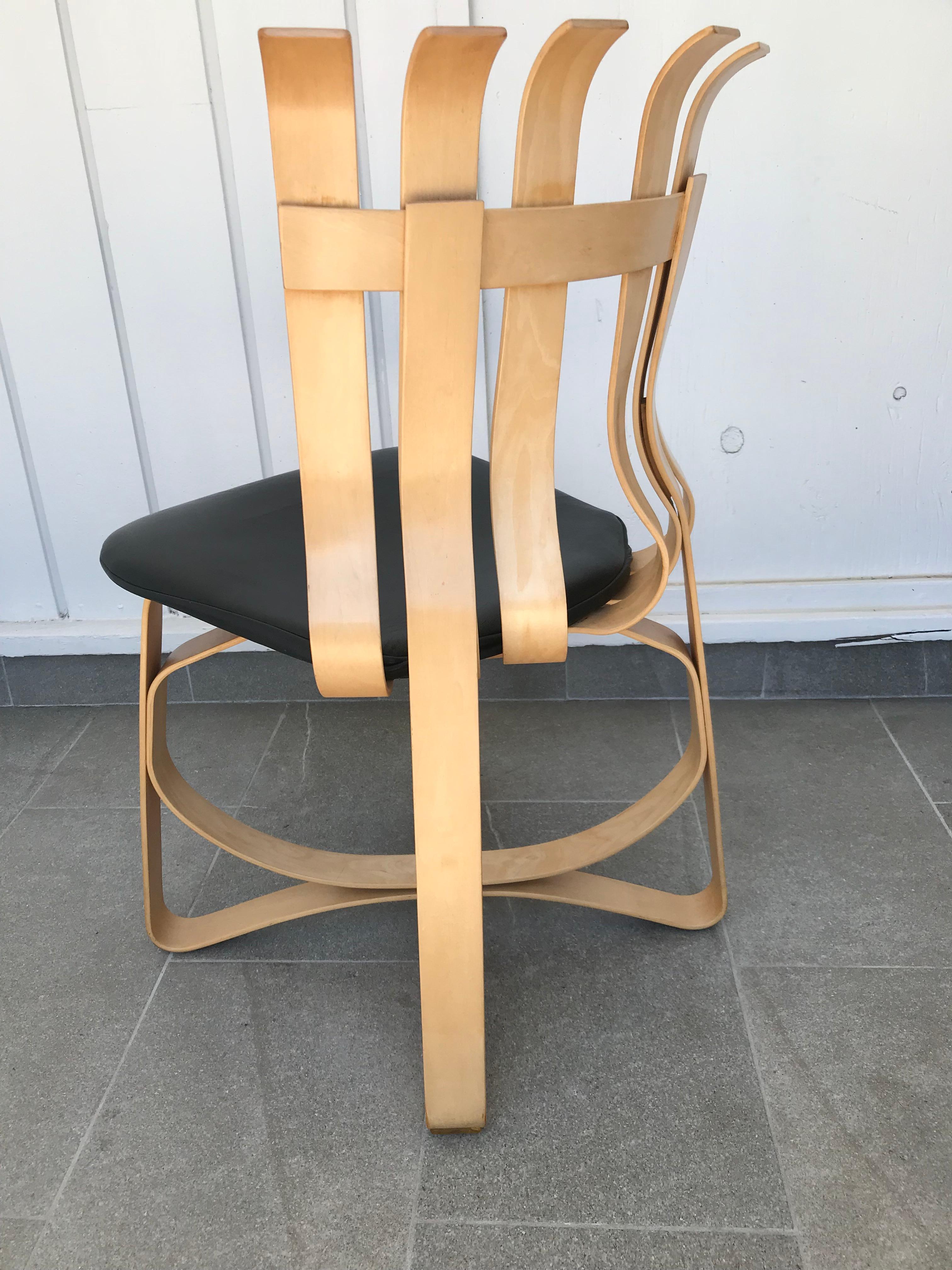 Set of Four Dining and Two Captain Hat Trick Chairs by Frank Gehry for Knoll In Excellent Condition In Pasadena, CA