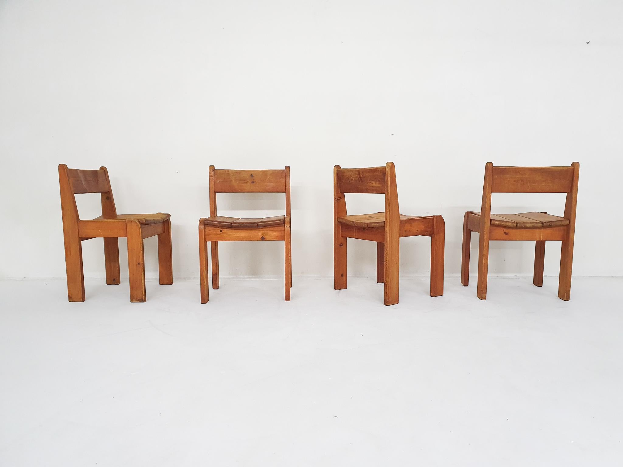 Dutch Set of four dining chairs by Ate van Apeldoorn for Houtwerk Hattem, NL 1970's For Sale
