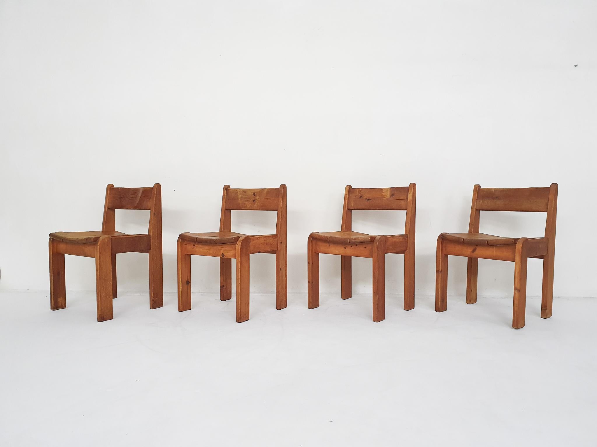 Pine Set of four dining chairs by Ate van Apeldoorn for Houtwerk Hattem, NL 1970's For Sale