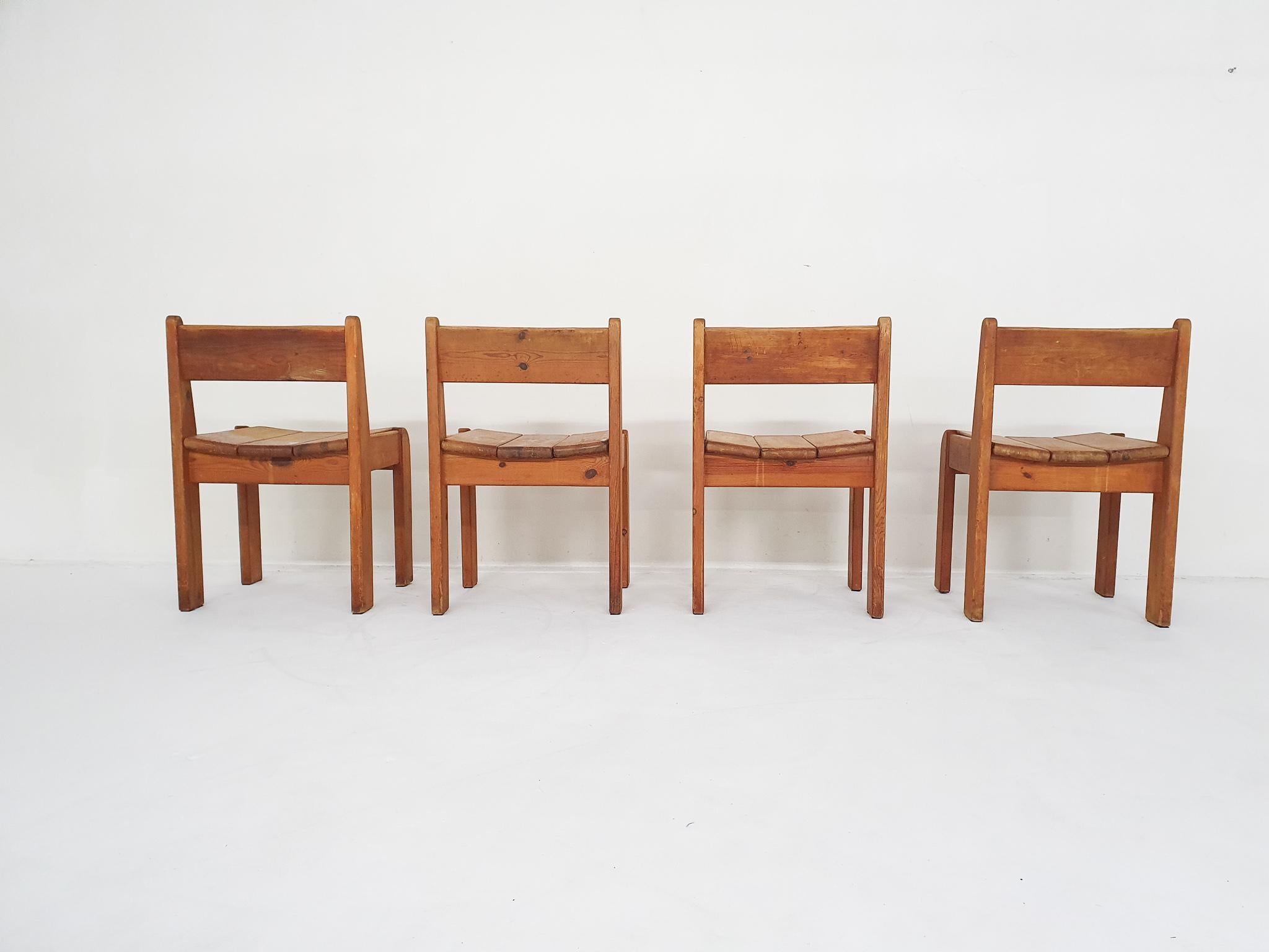 Set of four dining chairs by Ate van Apeldoorn for Houtwerk Hattem, NL 1970's For Sale 2