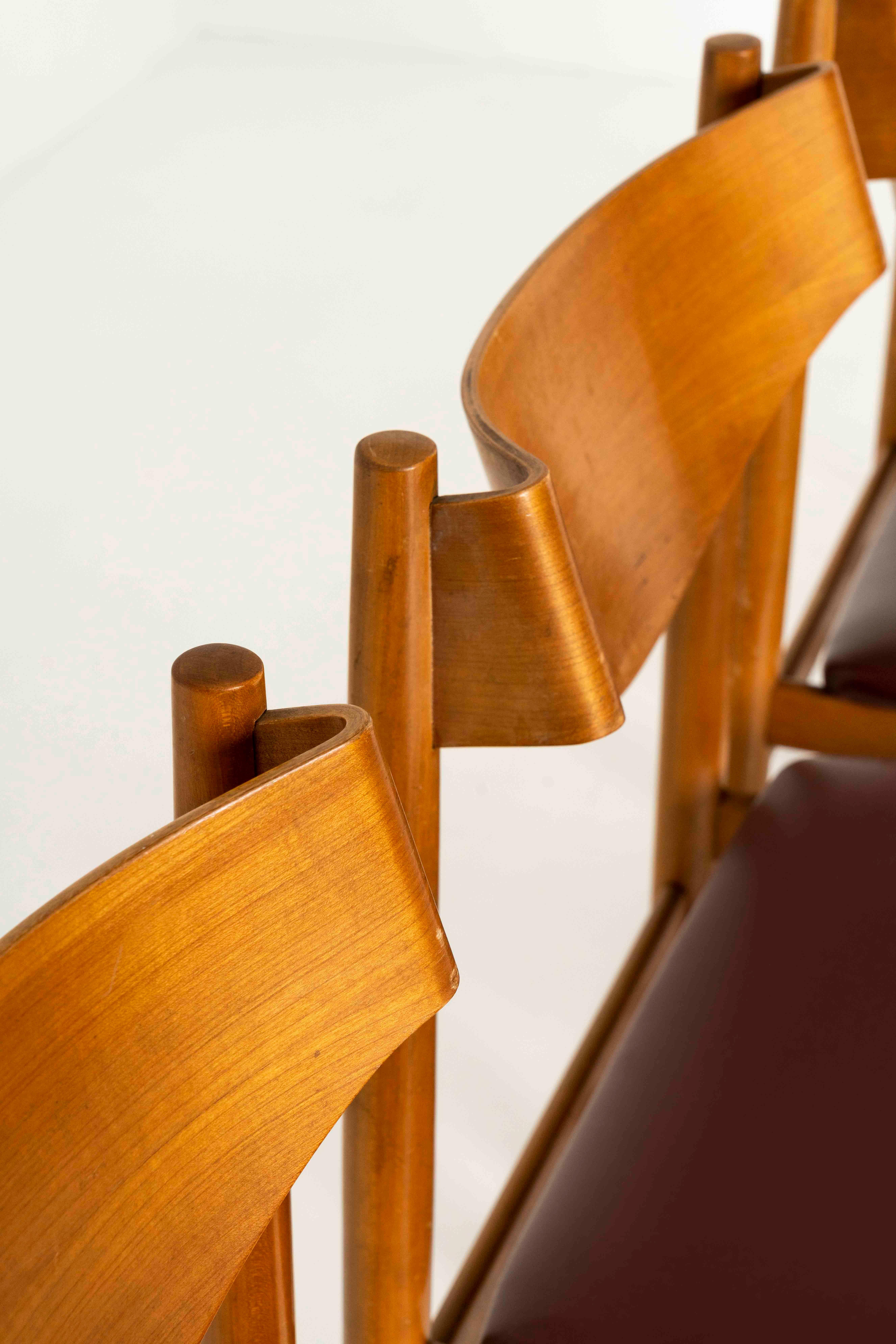Set aus vier Esszimmerstühlen von Gianfranco Frattini für Cassina, 1960er Jahre im Zustand „Gut“ im Angebot in Hellouw, NL