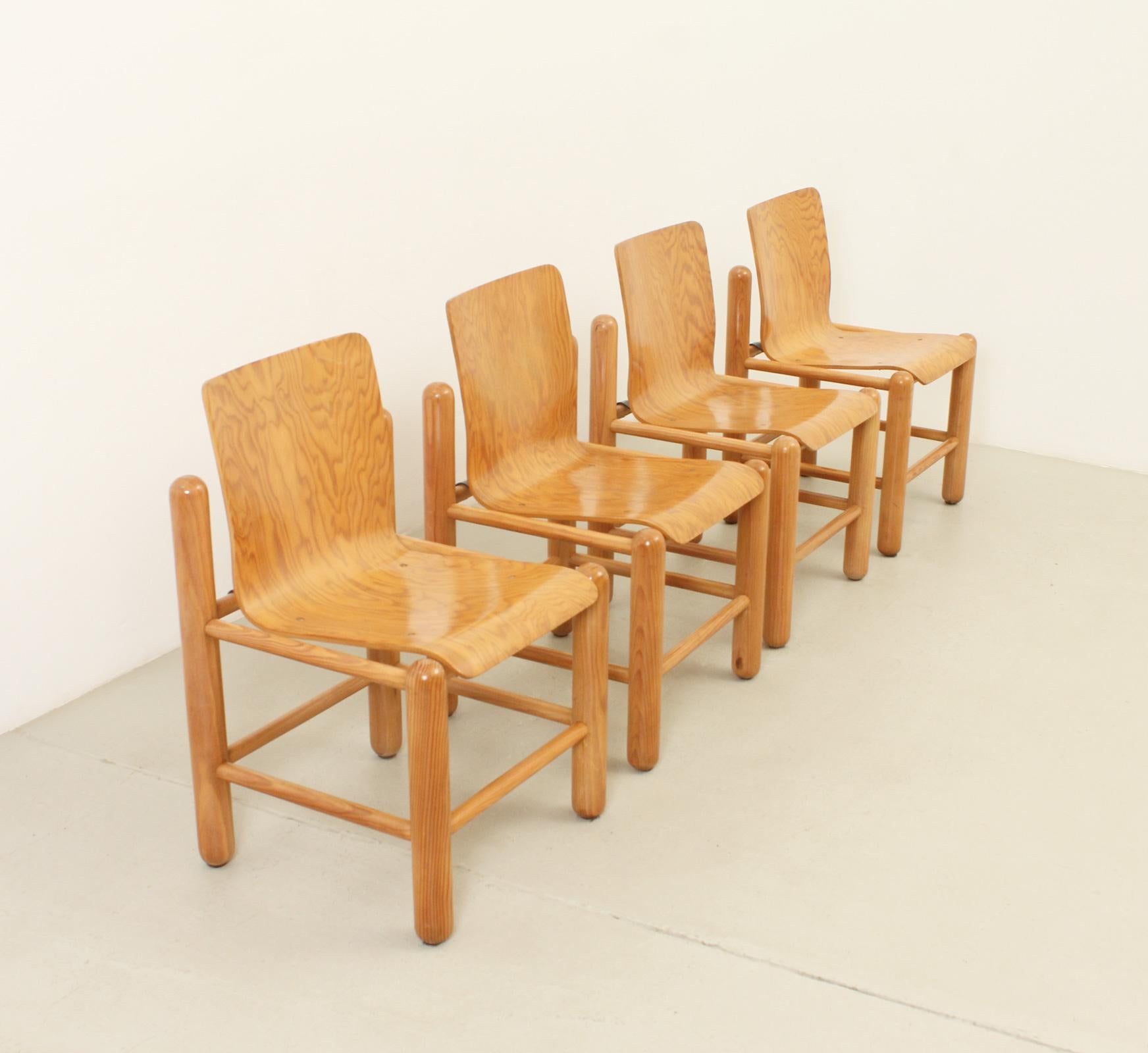 Set of Four Dining Chairs by Knud Friis & Elmar Moltke Nielsen, Denmark, 1970's In Good Condition For Sale In Barcelona, ES