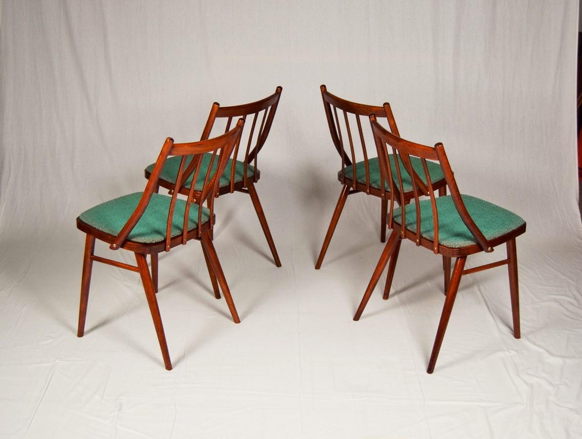 Hêtre Ensemble de quatre chaises à manger Conçu par Antonín Šuman, années 1966 en vente