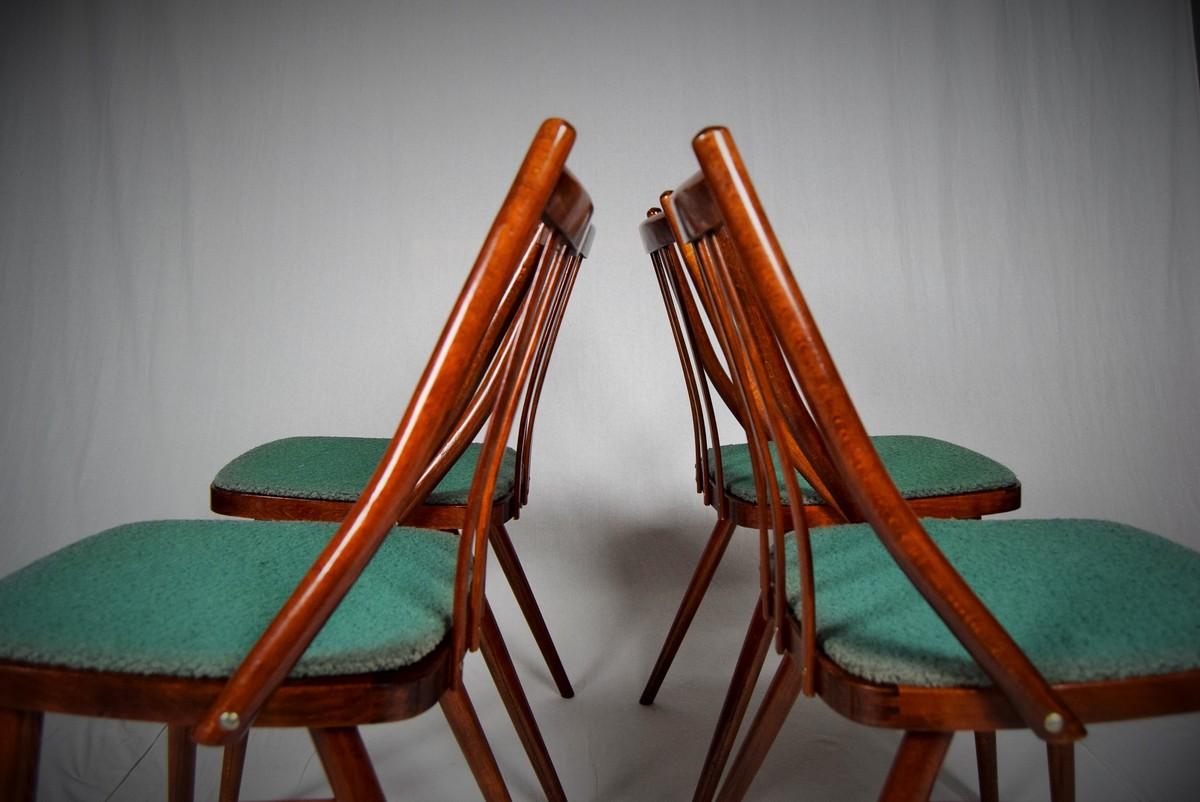 Ensemble de quatre chaises à manger Conçu par Antonín Šuman, années 1966 en vente 2