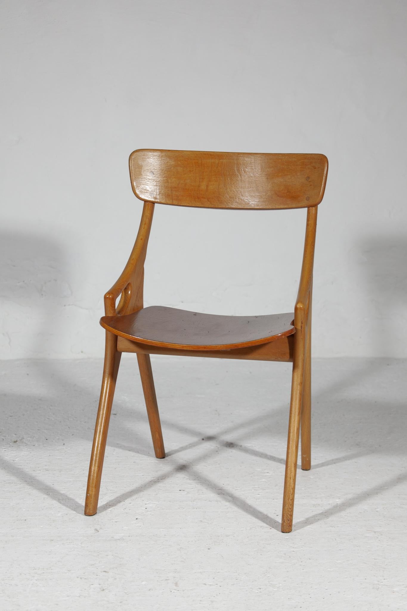 Mid-Century Modern Set of Four Dining Chairs Designed by Arne Hovmand Olsen for Mogens Kold For Sale