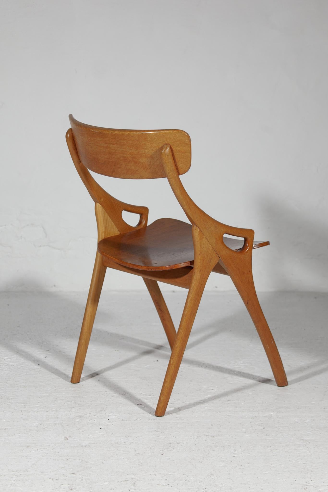 Hand-Crafted Set of Four Dining Chairs Designed by Arne Hovmand Olsen for Mogens Kold For Sale