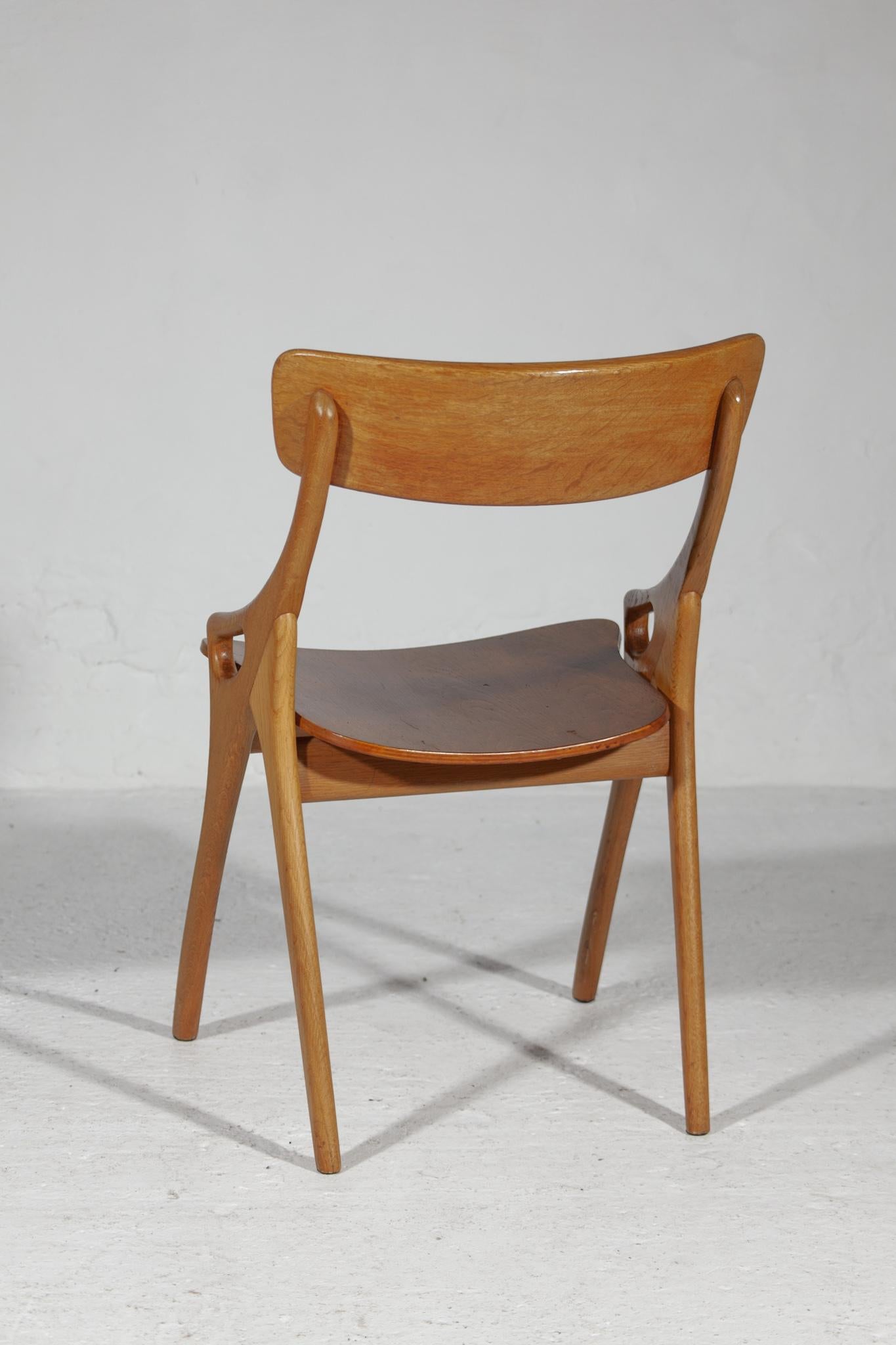 Set of Four Dining Chairs Designed by Arne Hovmand Olsen for Mogens Kold In Good Condition For Sale In Antwerp, BE