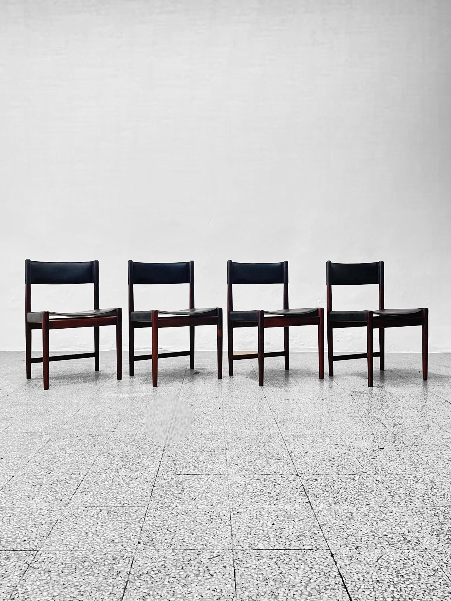 Mid-Century Modern Ensemble de quatre chaises de salle à manger en cuir noir par Kurt Østervig pour Sibast, 1960s