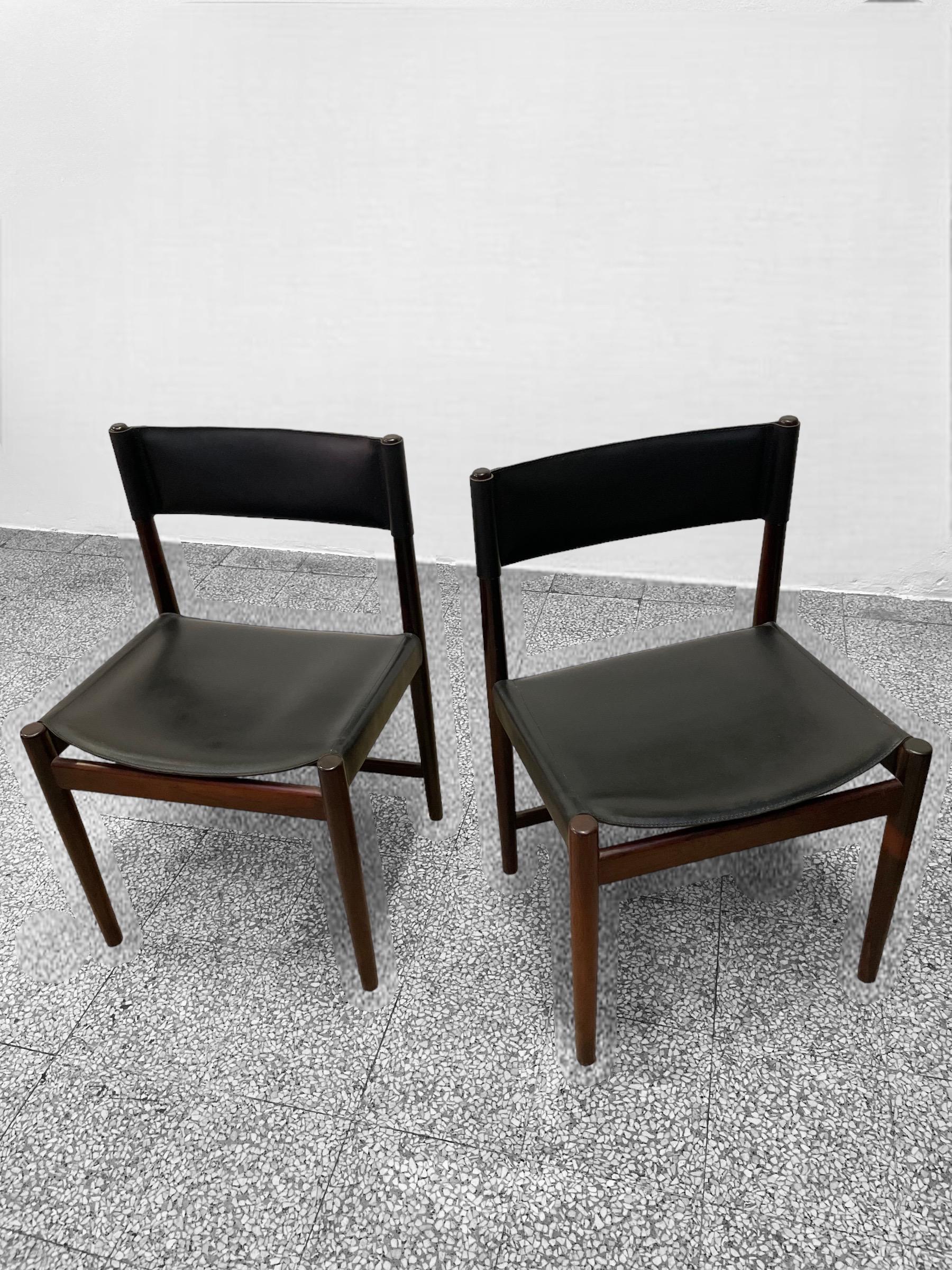 Ensemble de quatre chaises de salle à manger en cuir noir par Kurt Østervig pour Sibast, 1960s Bon état à Brescia , Brescia