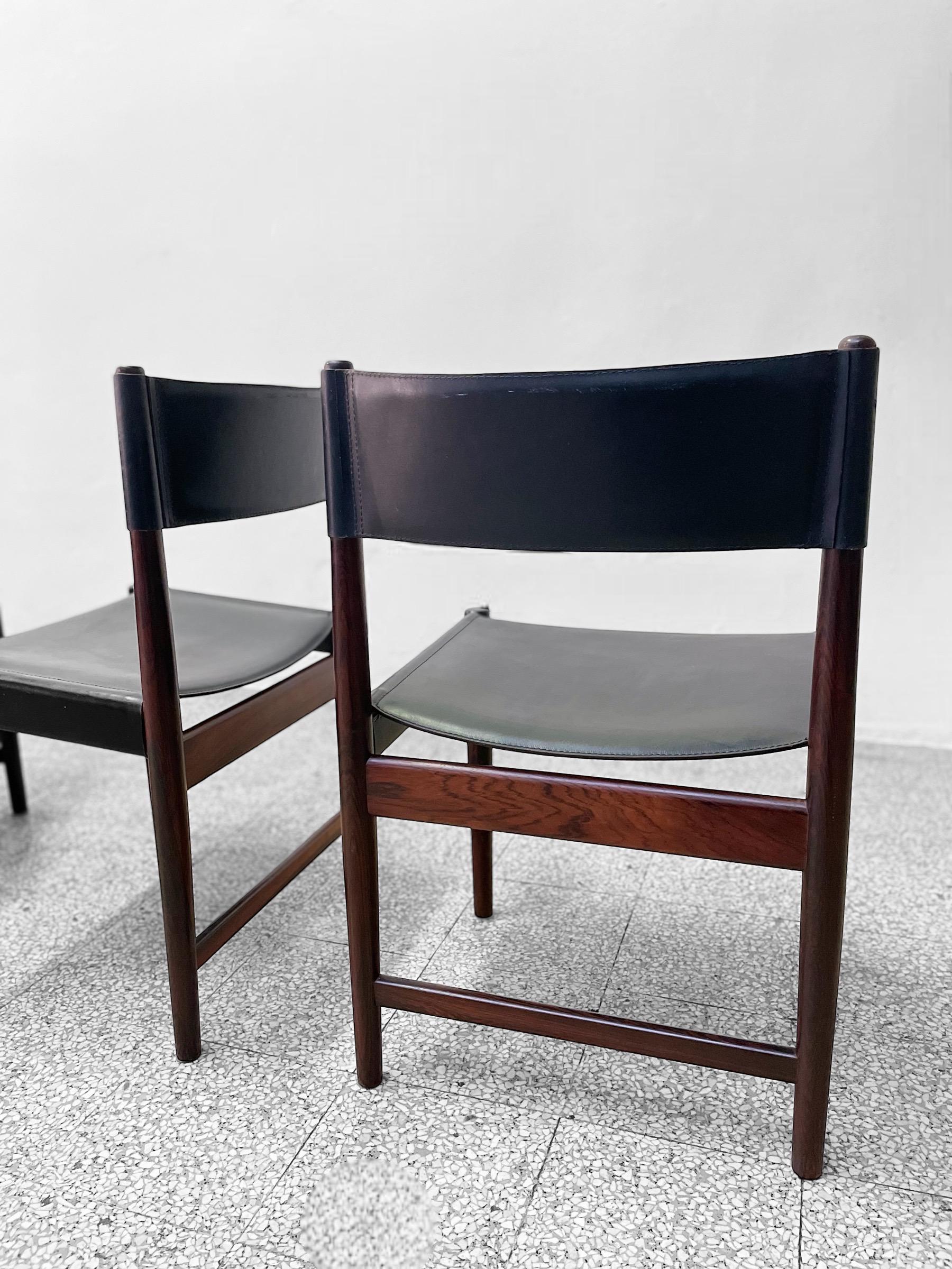 Cuir Ensemble de quatre chaises de salle à manger en cuir noir par Kurt Østervig pour Sibast, 1960s