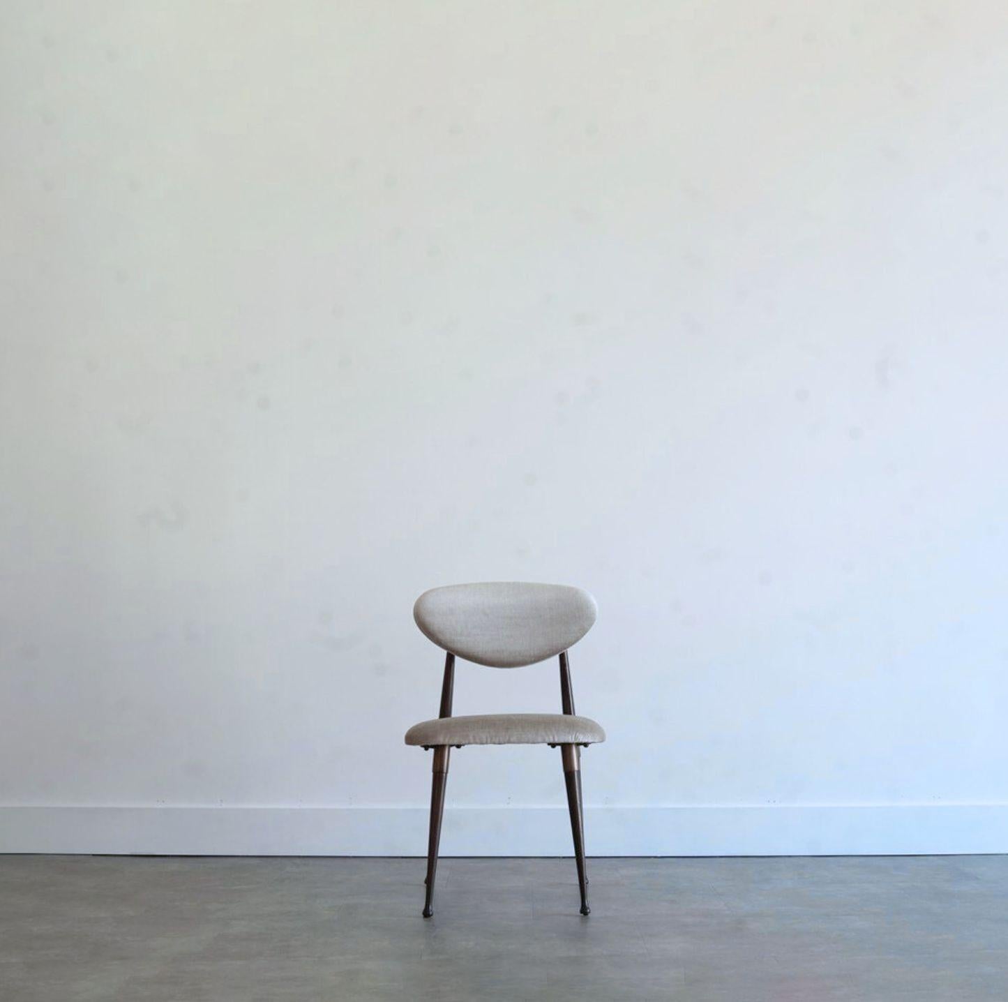 Set of Four Dining Chairs in Chenille and Bronze by Dan Johnson, C. 1950s (Moderne der Mitte des Jahrhunderts) im Angebot