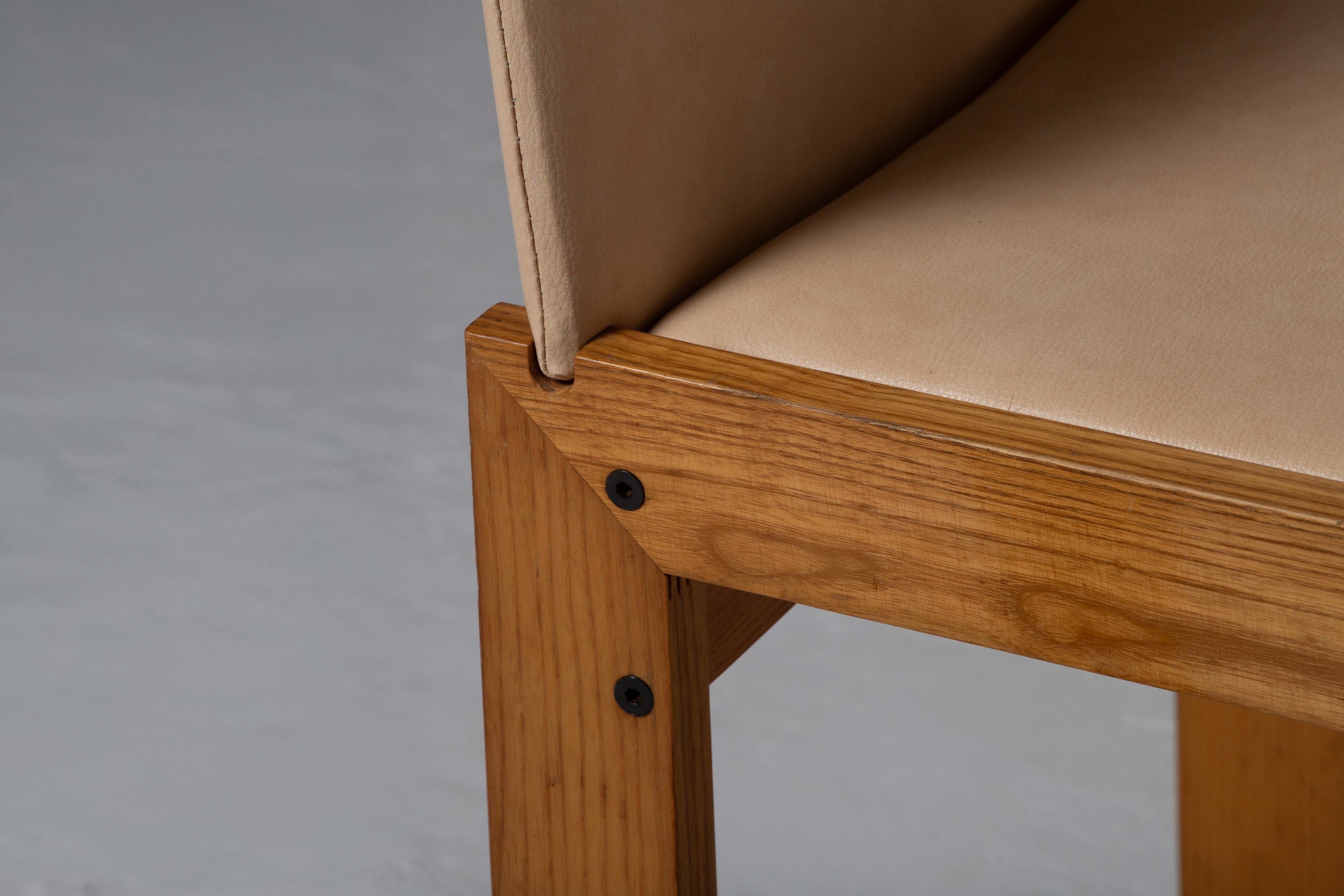 Set of Four Dining Chairs in Oak and Leather, France, 1970s For Sale 5