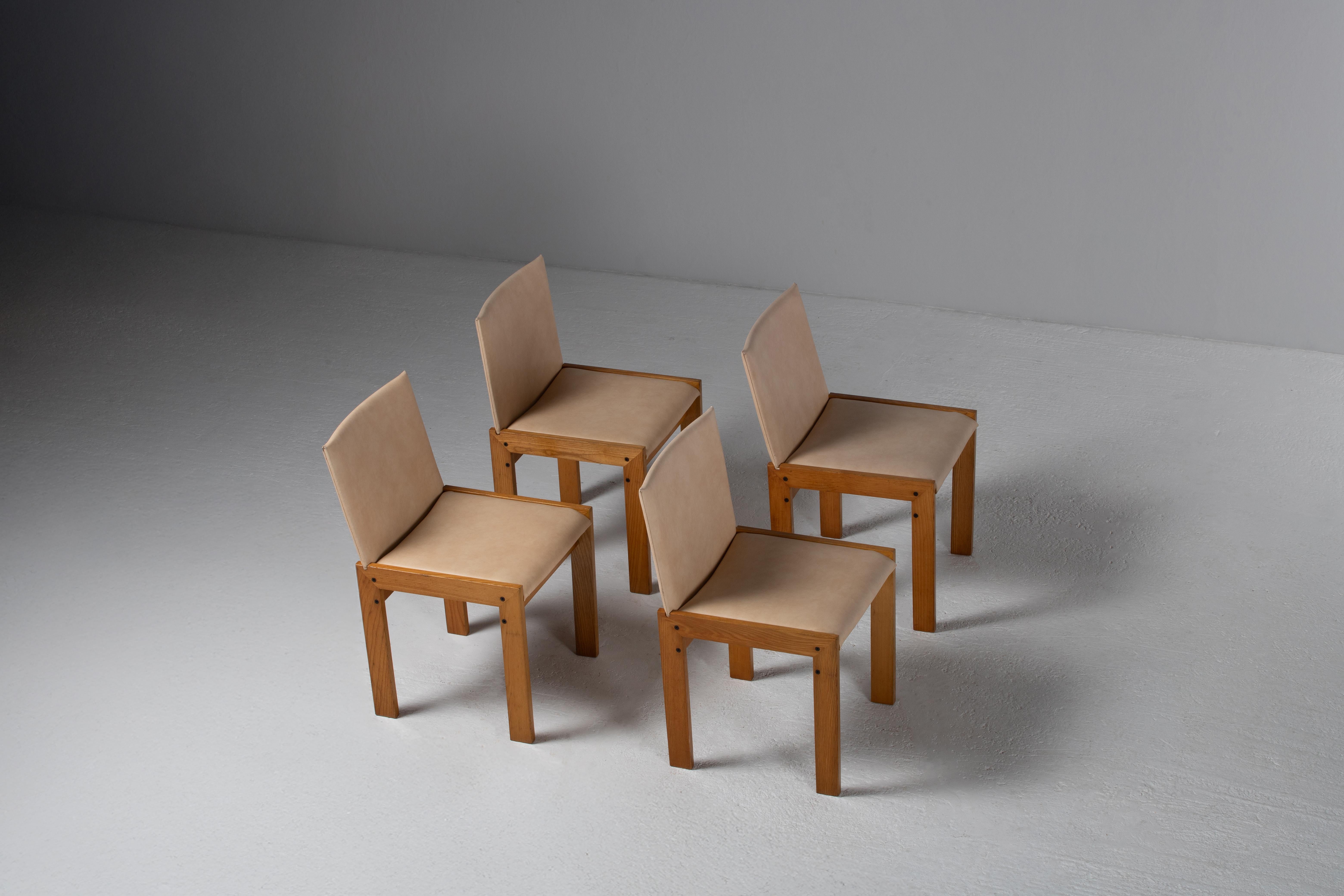 Set of Four Dining Chairs in Oak and Leather, France, 1970s For Sale 1