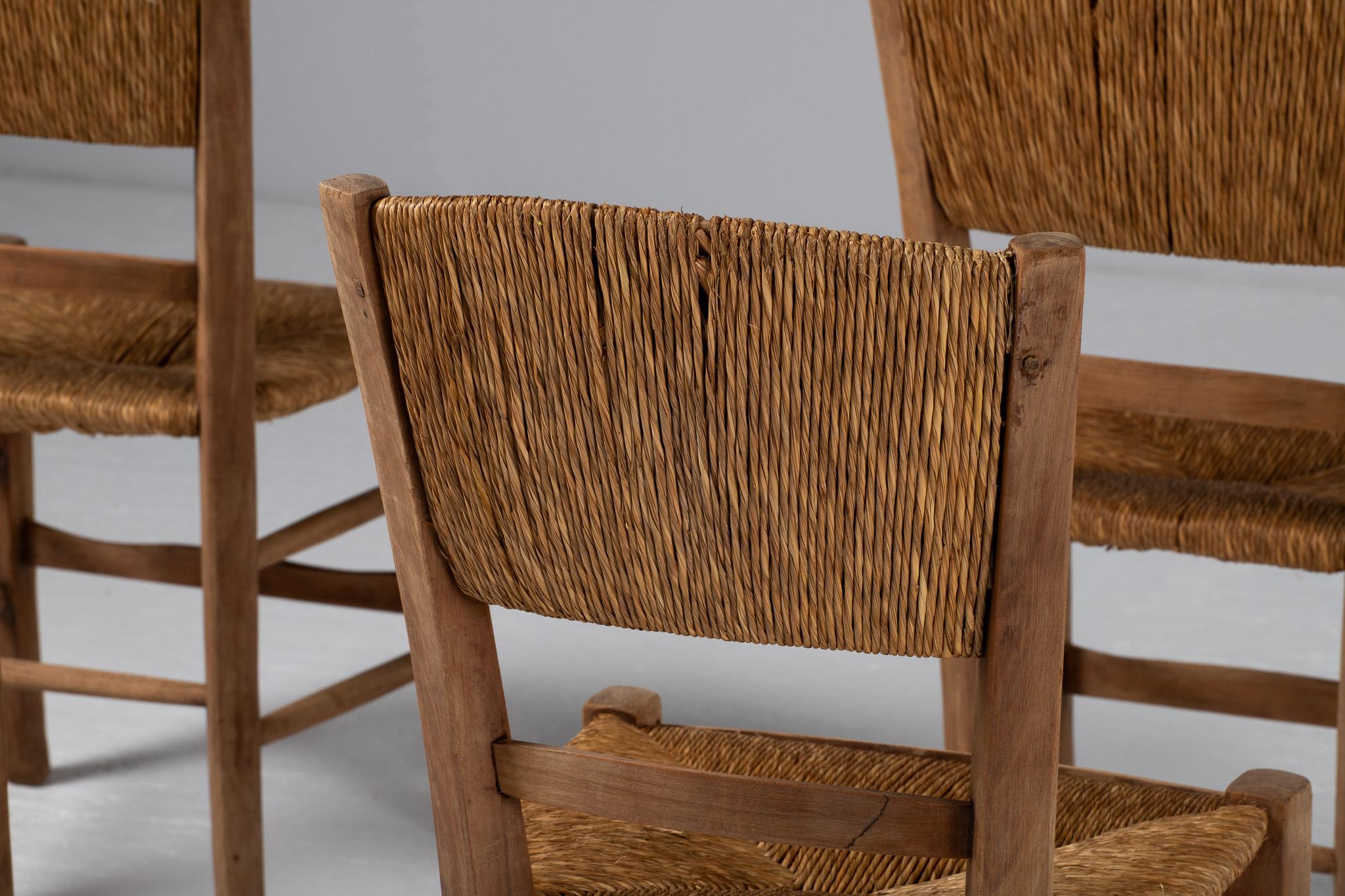 Set of Four Dining Chairs in Oak and Rush, France, 1950s In Good Condition For Sale In Kaštel Sućurac, Splitsko-dalmatinska županija