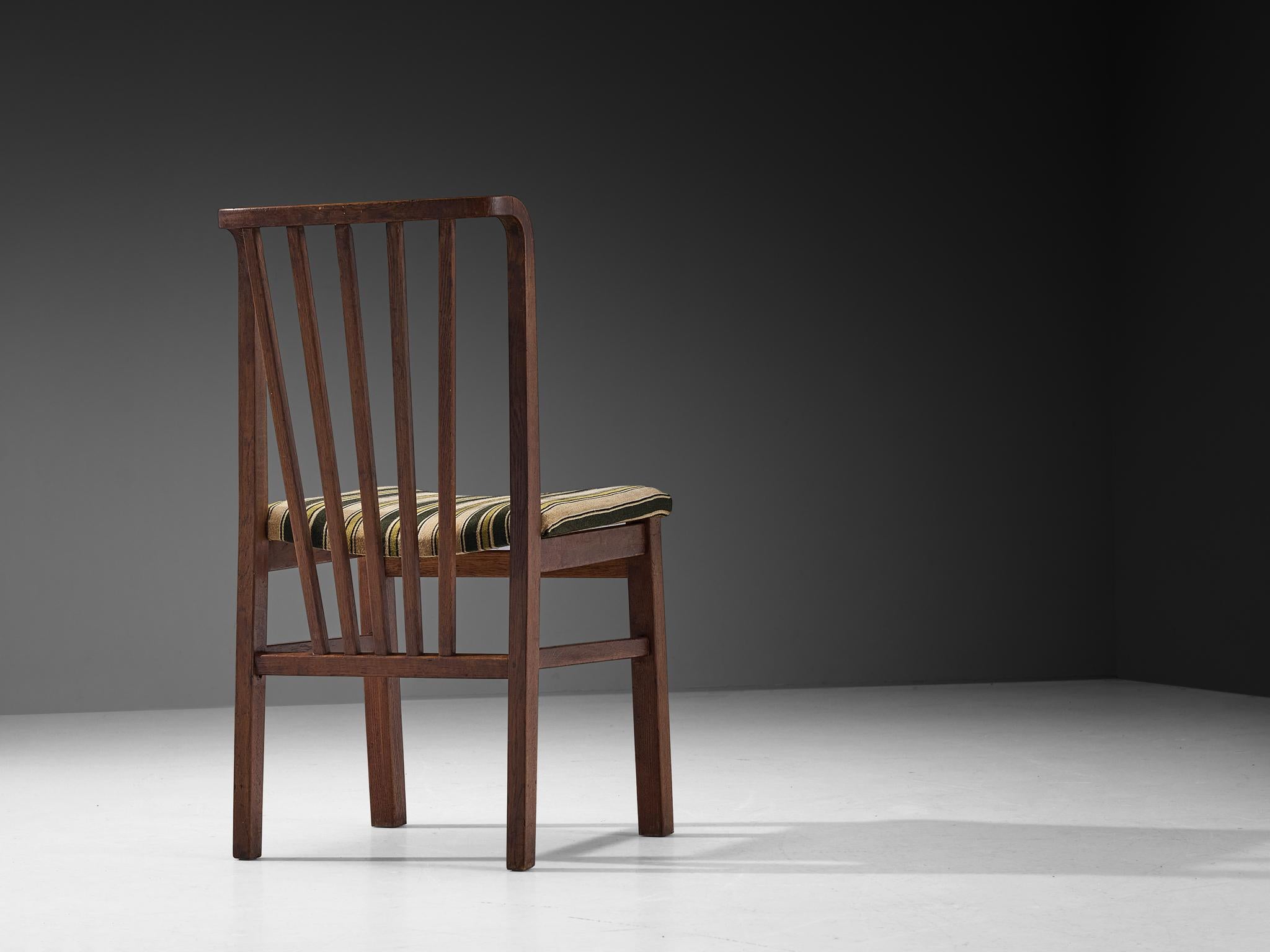 Set of Four Dining Chairs in Stained Oak and Striped Upholstery (Moderne der Mitte des Jahrhunderts) im Angebot