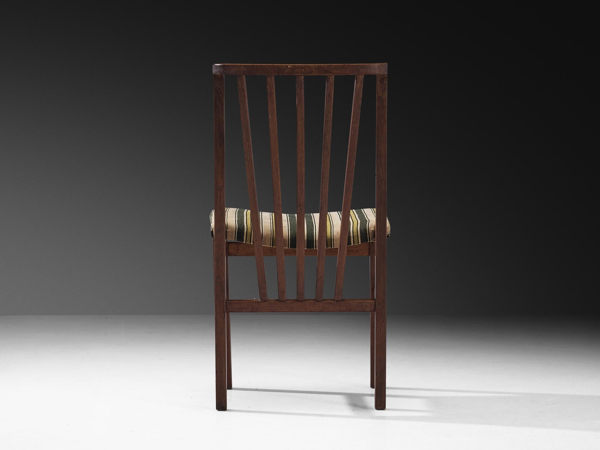 Set of Four Dining Chairs in Stained Oak and Striped Upholstery (Mitte des 20. Jahrhunderts) im Angebot