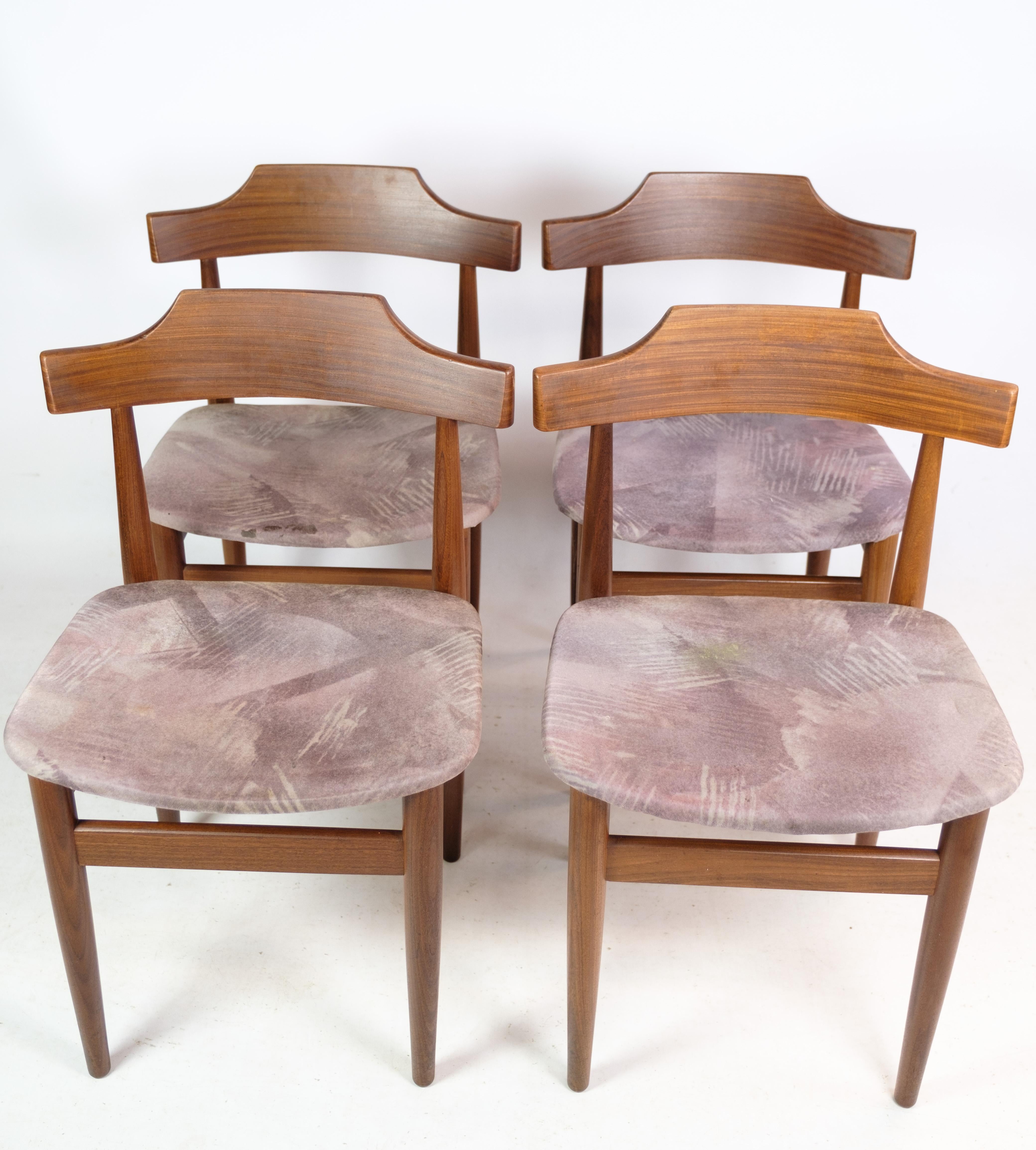 Satz von 4 Esszimmerstühlen aus Teakholz und grauem Stoff von Hans Olsen aus den 1960er Jahren (Dänisch) im Angebot