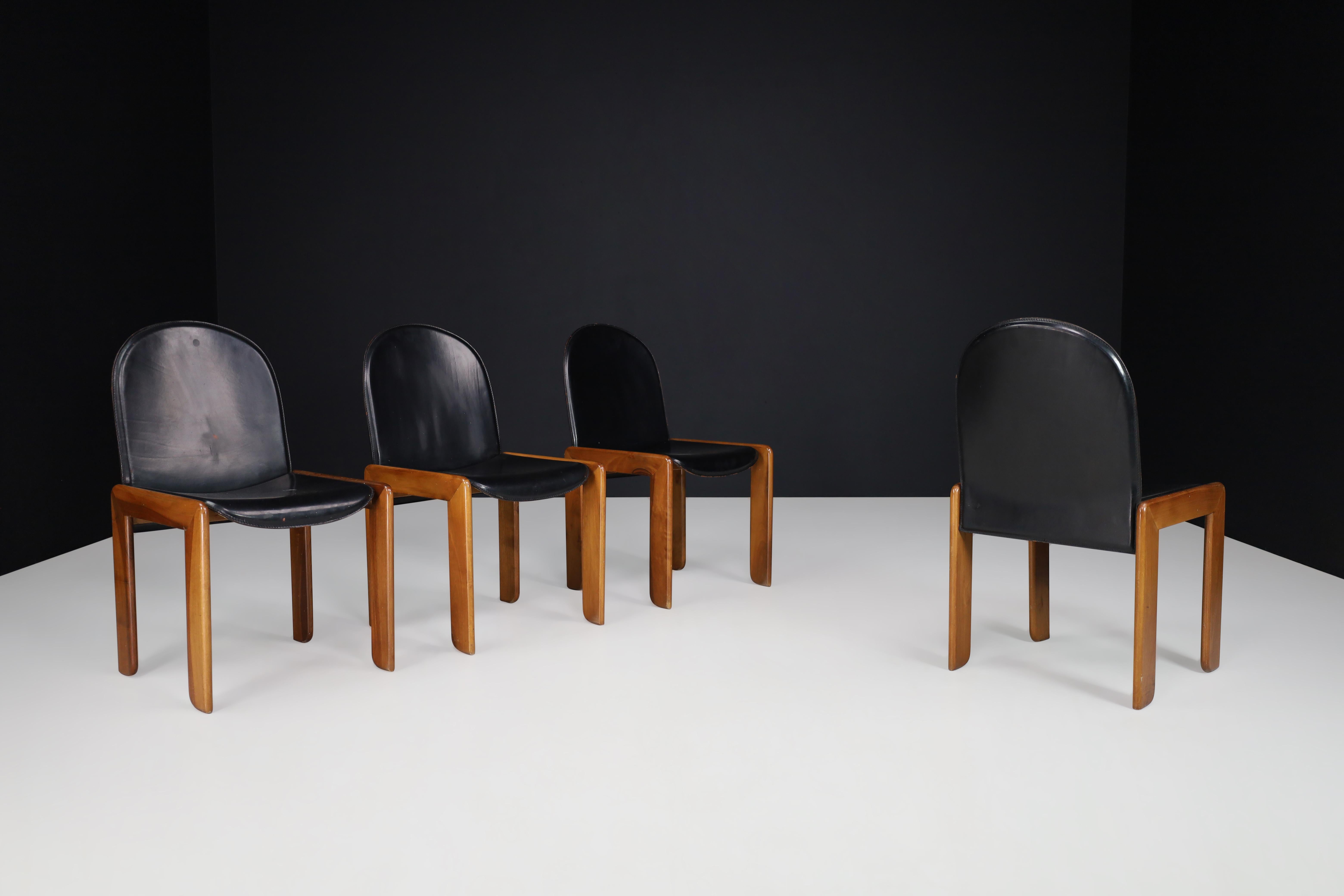 Set of Four Dining Chairs in the Manner of Tobia & Afra Scarpa, Italy, 1970 In Good Condition For Sale In Almelo, NL
