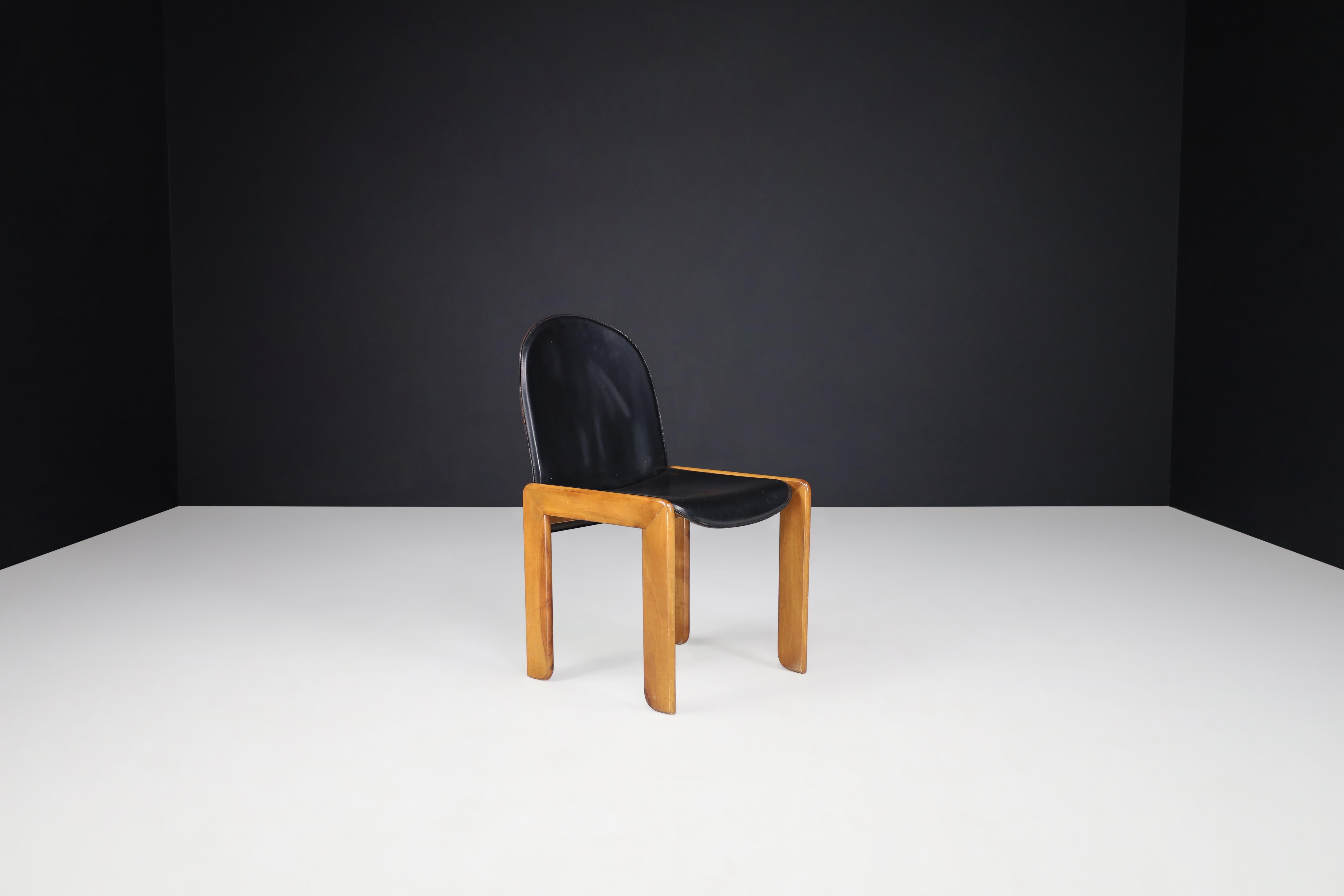 Set of Four Dining Chairs in the Manner of Tobia & Afra Scarpa, Italy, 1970 For Sale 1