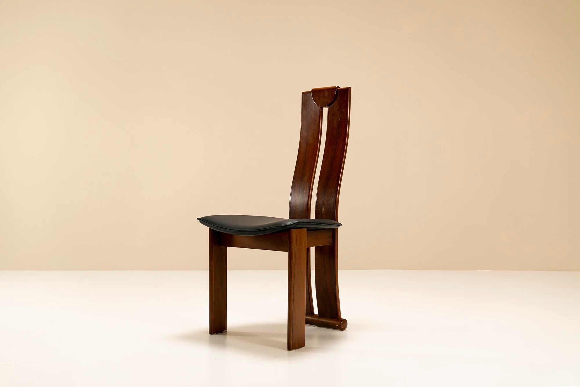 Italian Set of Four Dining Chairs in Walnut in the Style of Scarpa, Italy 1970s For Sale