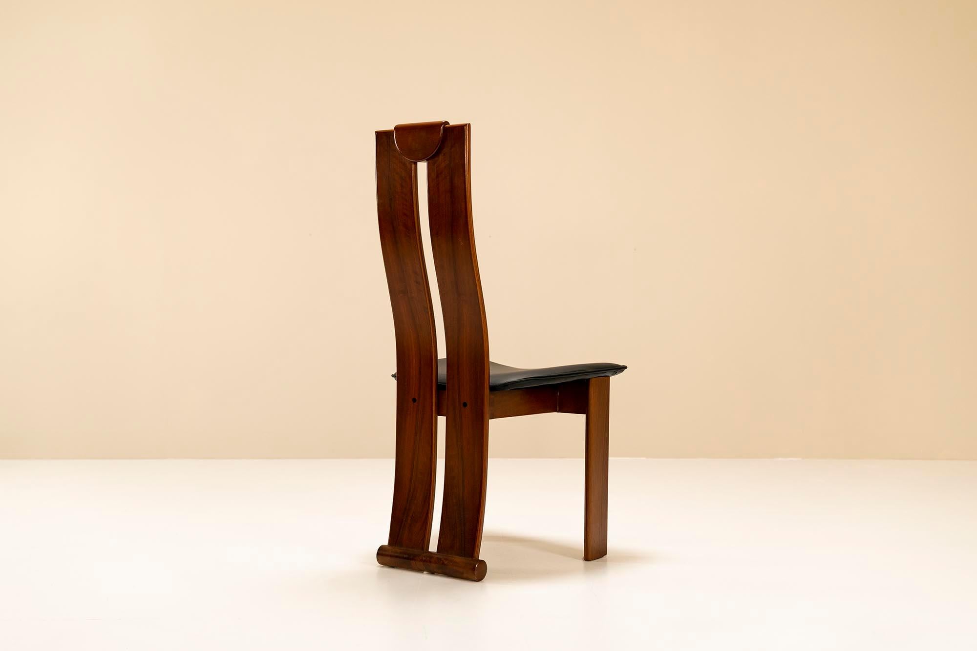 Late 20th Century Set of Four Dining Chairs in Walnut in the Style of Scarpa, Italy 1970s For Sale