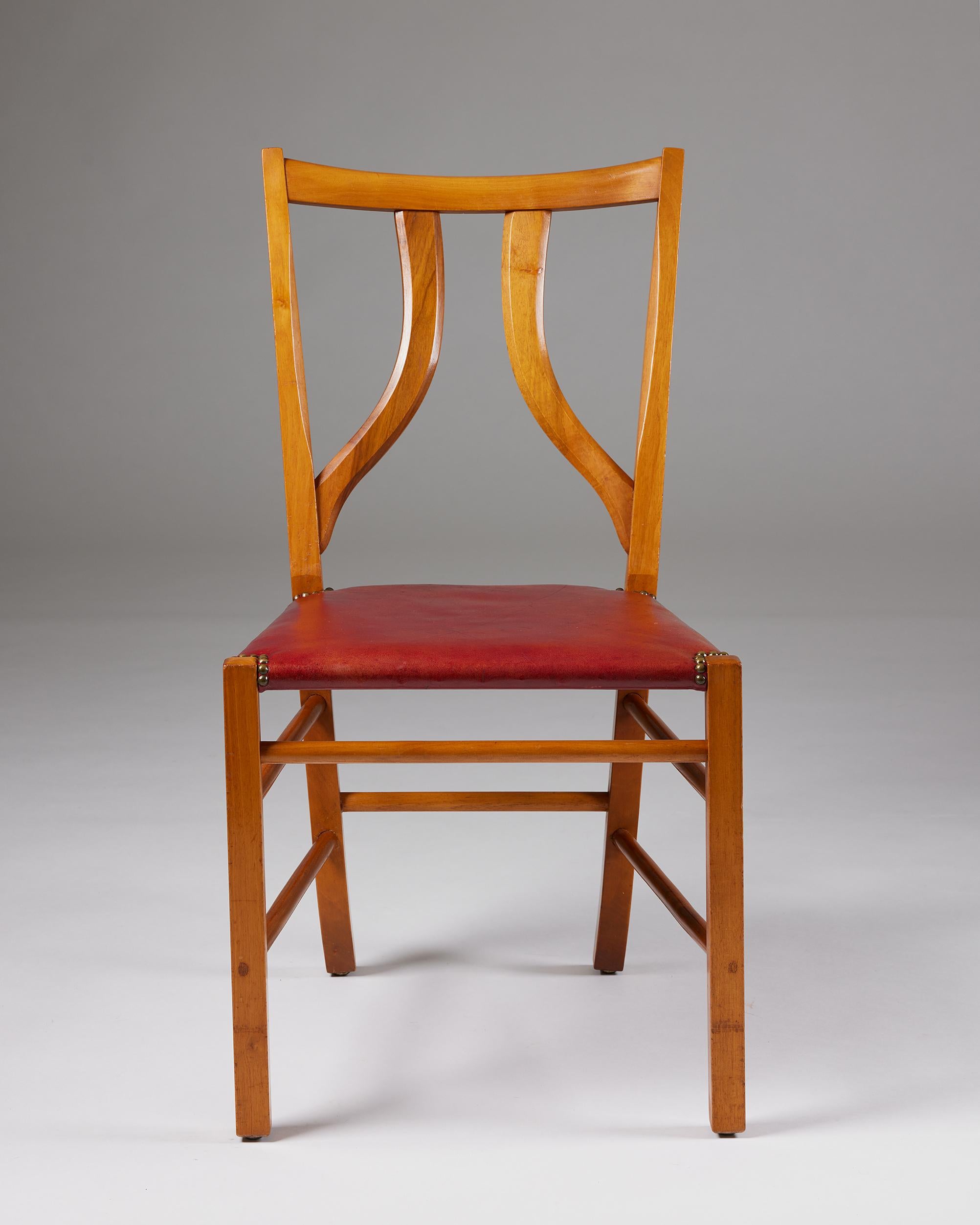 Set of Four Dining Chairs Model 2027 Designed by Josef Frank for Svenskt Tenn In Good Condition For Sale In Stockholm, SE