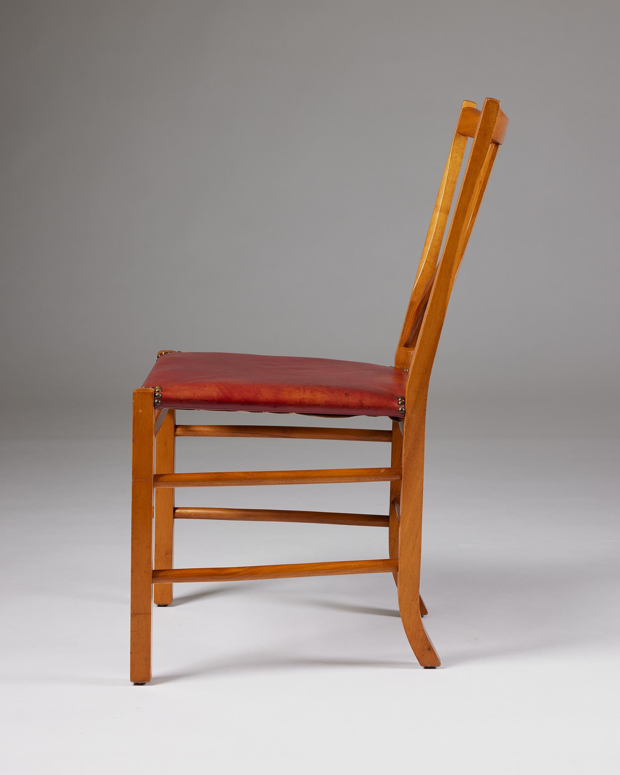 20ième siècle Ensemble de quatre chaises de salle à manger modèle 2027 conçu par Josef Frank pour Svenskt Tenn en vente