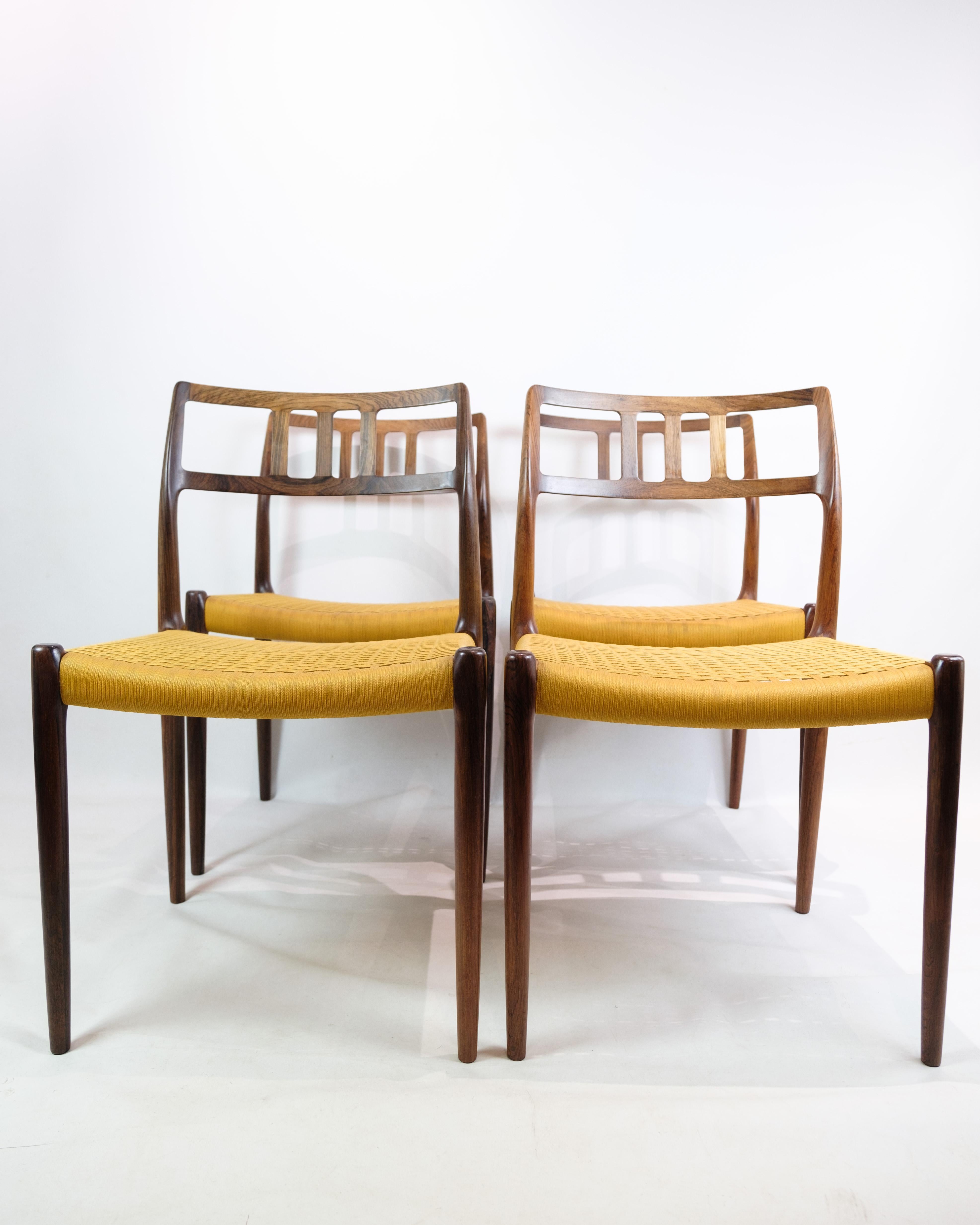 Ensemble de quatre chaises de salle à manger, modèle 79, conçu par Niels O. Møller et produit par I.L.A. Møller Møbelfabrik vers 1960. Ces chaises représentent une partie emblématique de l'histoire du design du mobilier danois, où Niels O. Møller