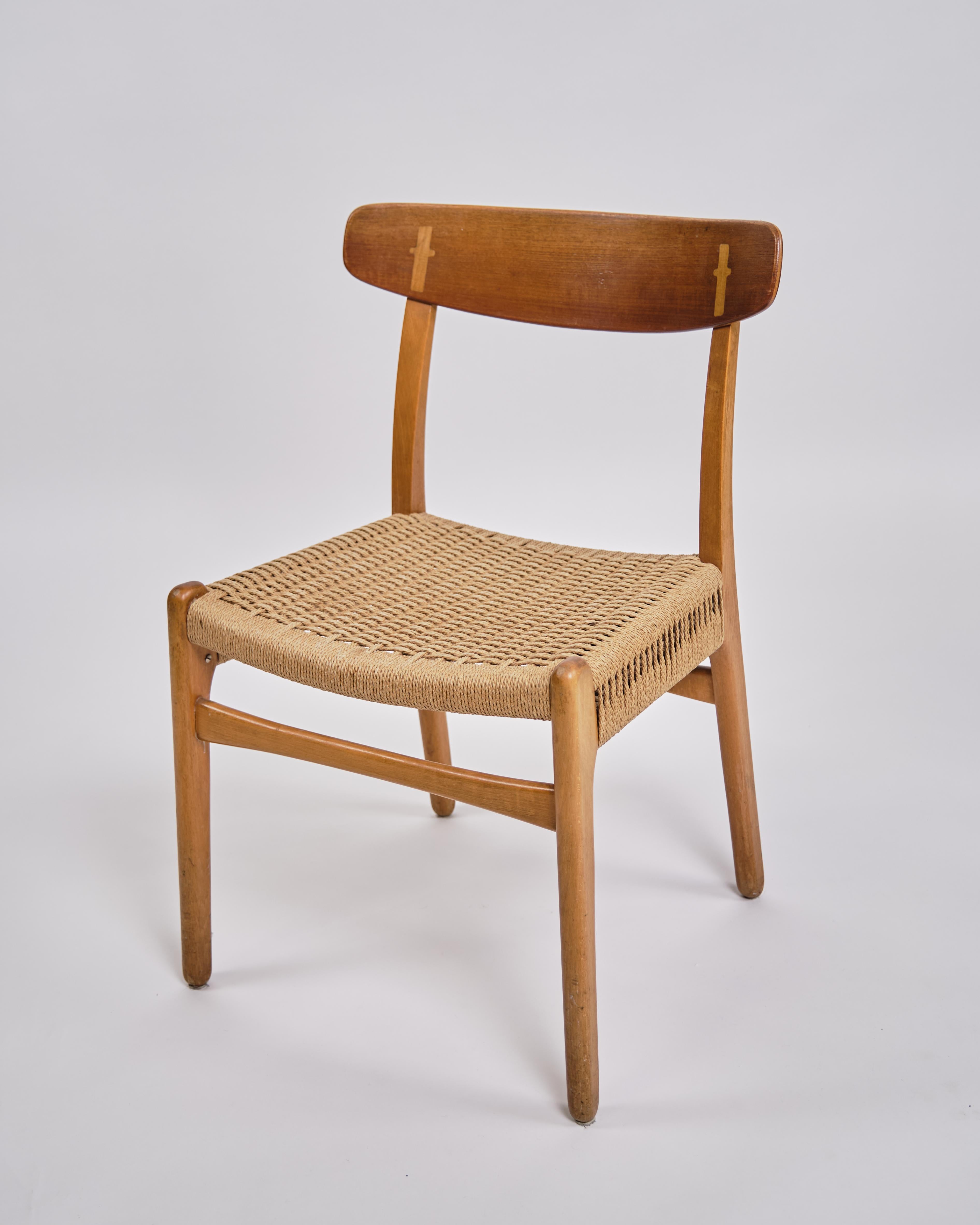 Ensemble de quatre chaises de salle à manger Hans J. Wegner, modèle CH23. Teck, produit par Carl Hansen & Son dans les années 1960. Design/One classique.

- Origine : Danemark
- Concepteur : Hans J. Wegner
- Producteur : Carl Hansen & Son
- Modèle :