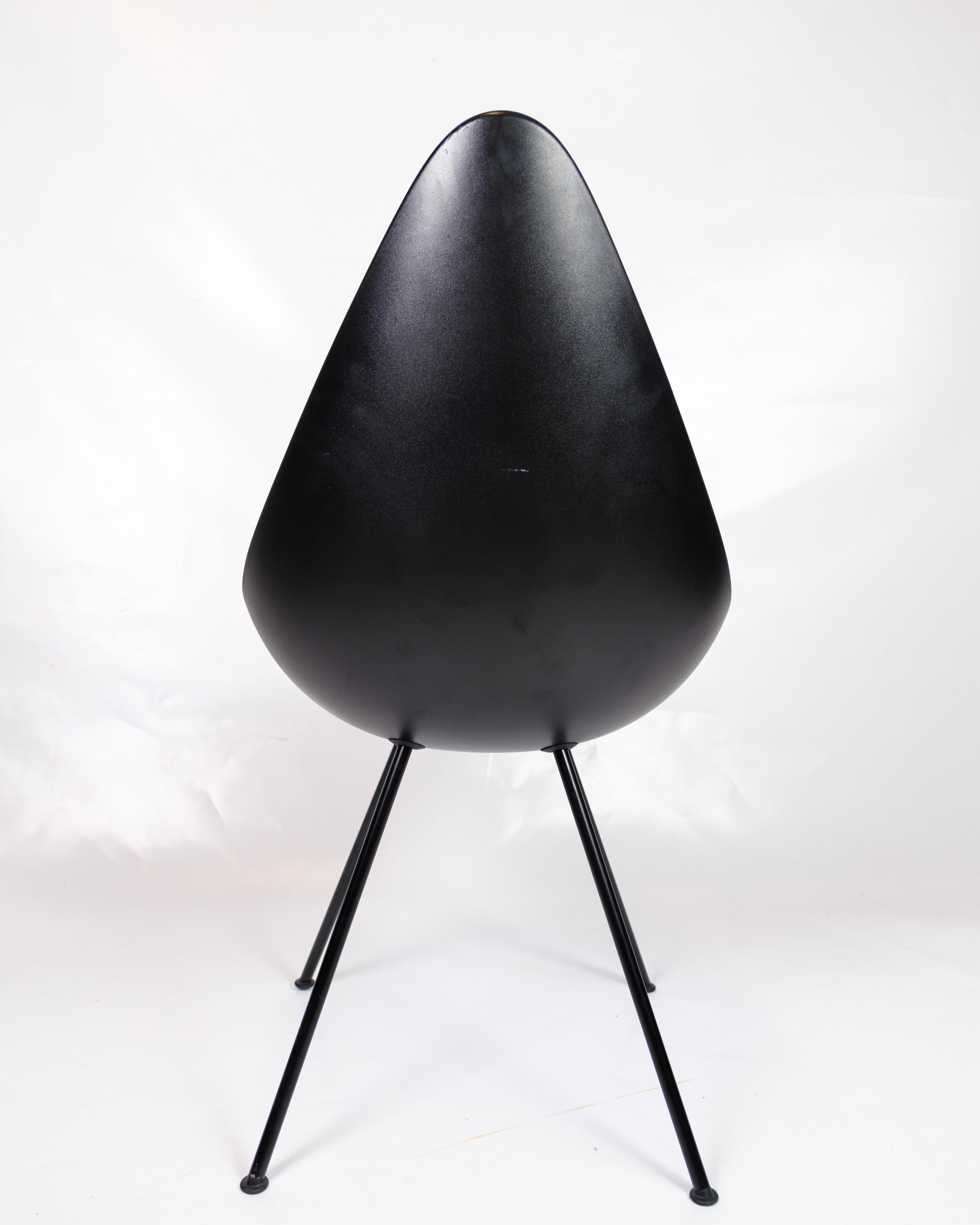 Set di quattro sedie da pranzo The Drop Modello 3110 In Nero Di Arne Jacobsen in vendita 2