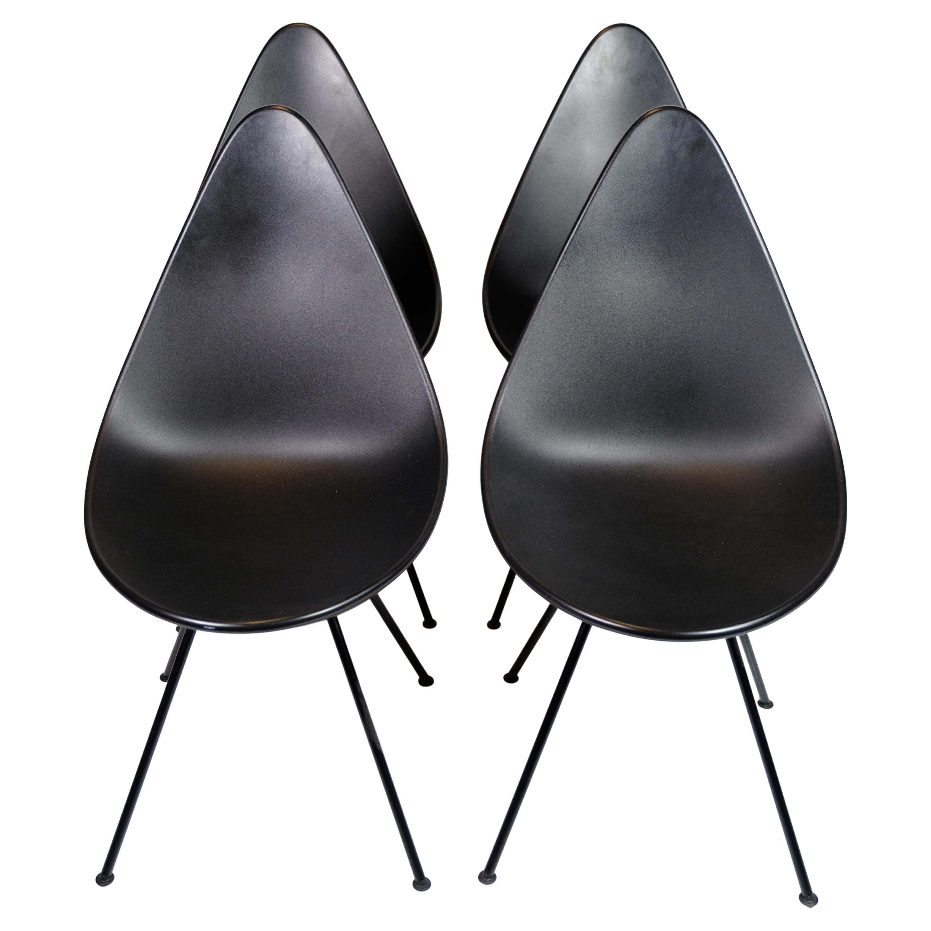 Satz von vier Esszimmerstühlen, The Drop, Modell 3110, schwarz, hergestellt von Arne Jacobsen