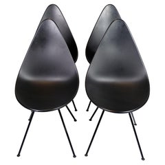 Set Of Four Dining Chairs The Drop Model 3110 Made In Black By Arne Jacobsen