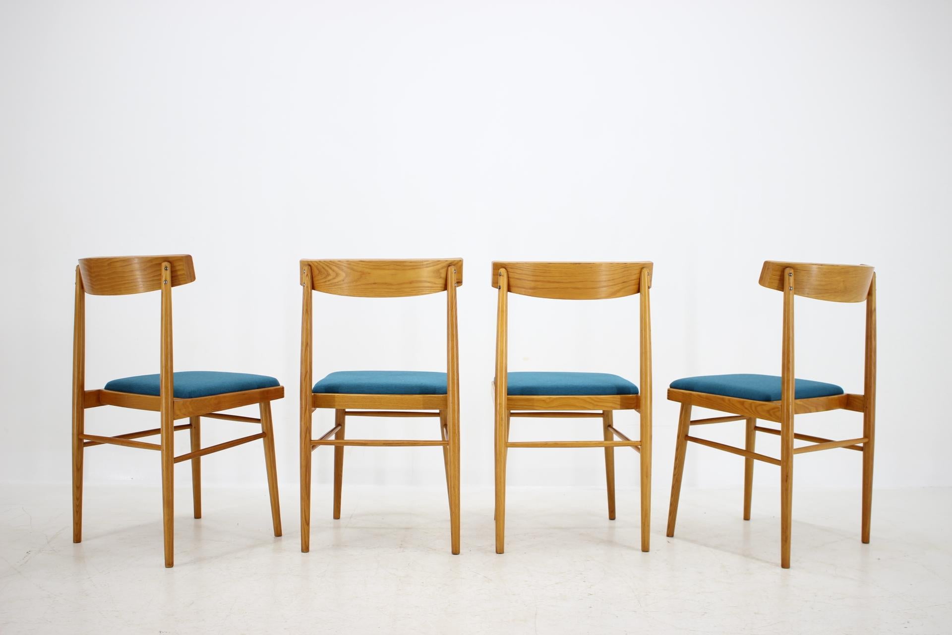 Tchèque Ensemble de quatre chaises à manger/ Thon 'Thonet':: 1970 en vente