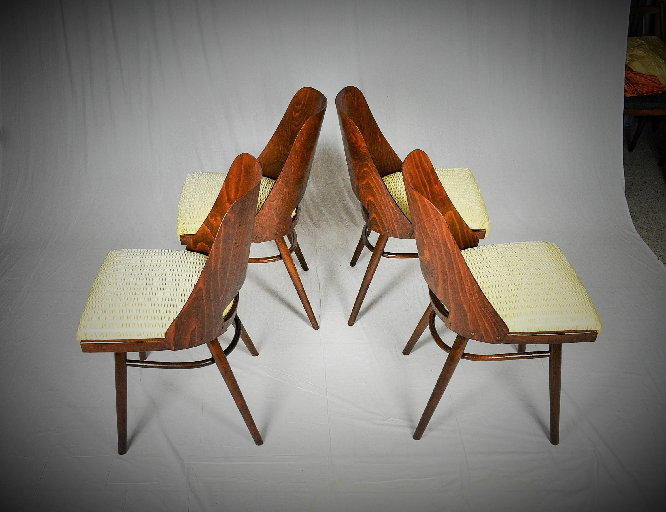 - Made in Czechoslovakia
- Made of beechwood, fabric
- Manufacturer: Ton Bystrice pod Hostýnem
- Good, original condition.