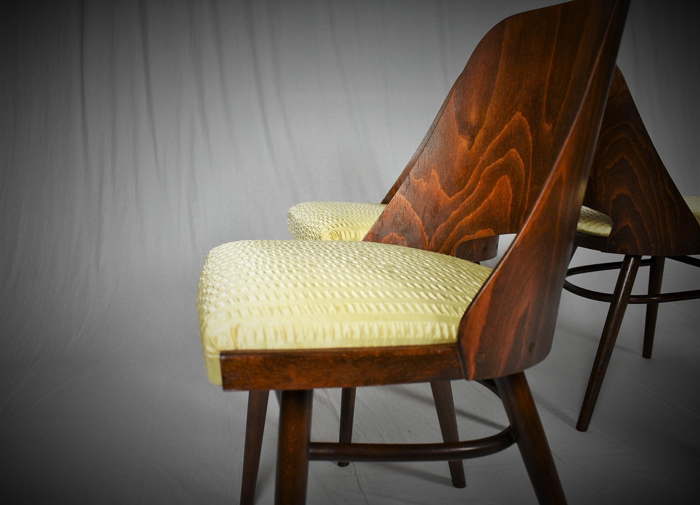 Tchèque Ensemble de quatre chaises de salle à manger, Ton, conçues par Oswald Haerdtl, années 1950, Expo 58 en vente