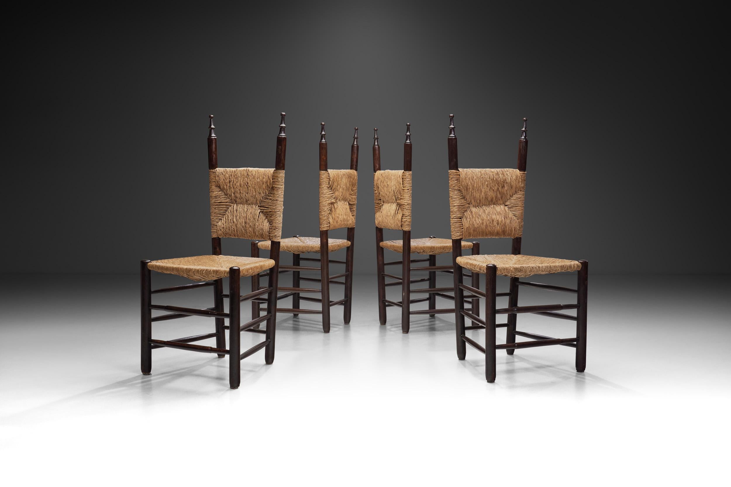 Ce charmant ensemble de chaises de salle à manger élégantes est né de la volonté de créer une esthétique organique et douillette dans sa simplicité, tout en ne faisant aucun compromis sur le confort et la fonctionnalité.

Cet ensemble de quatre
