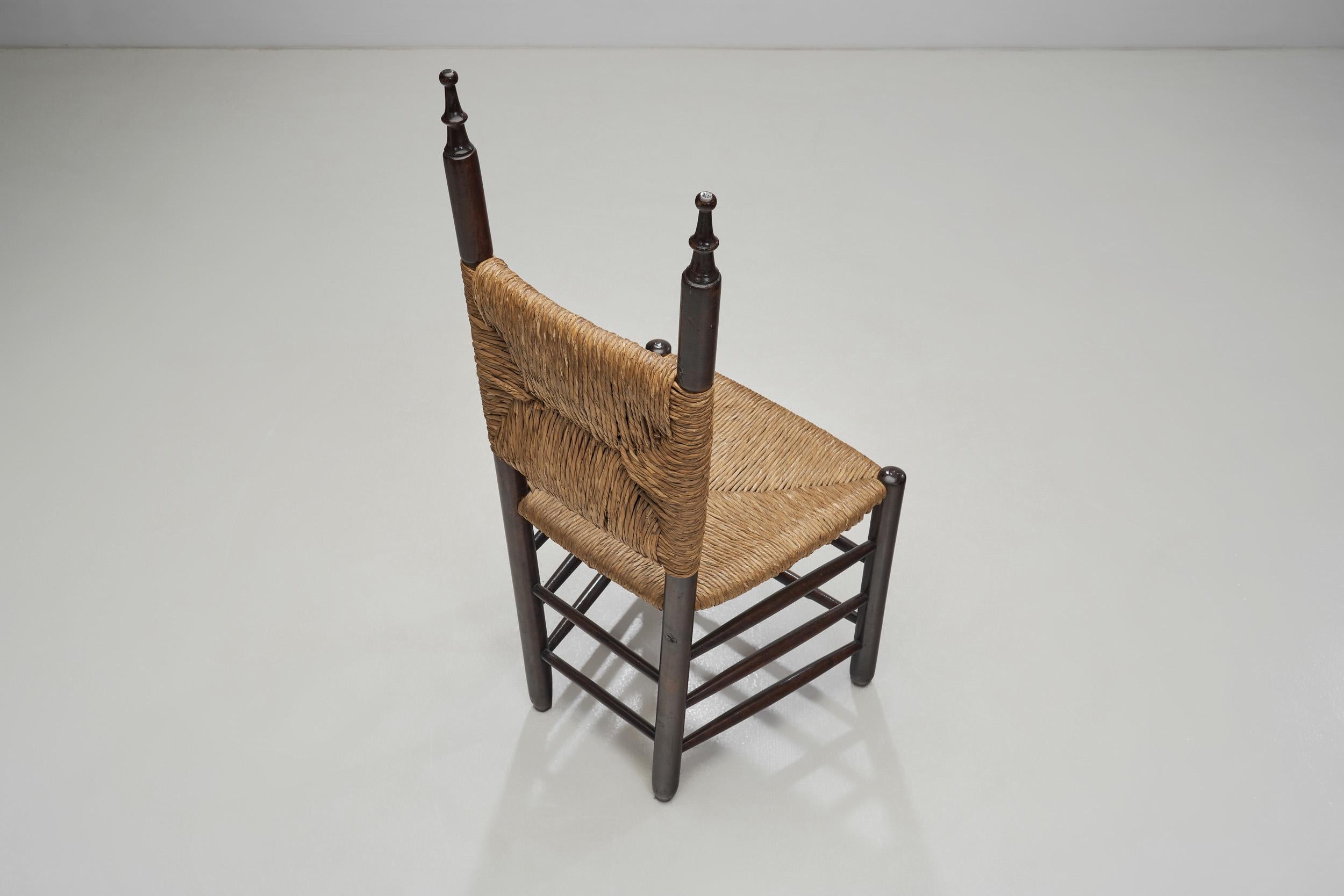 Ensemble de quatre chaises de salle à manger avec assise en bois de peuplier et en jonc, Europe, vers 1950 Bon état - En vente à Utrecht, NL