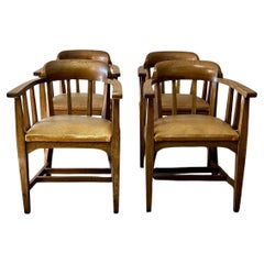 Ensemble de quatre chaises de salle à manger ou de bibliothèque