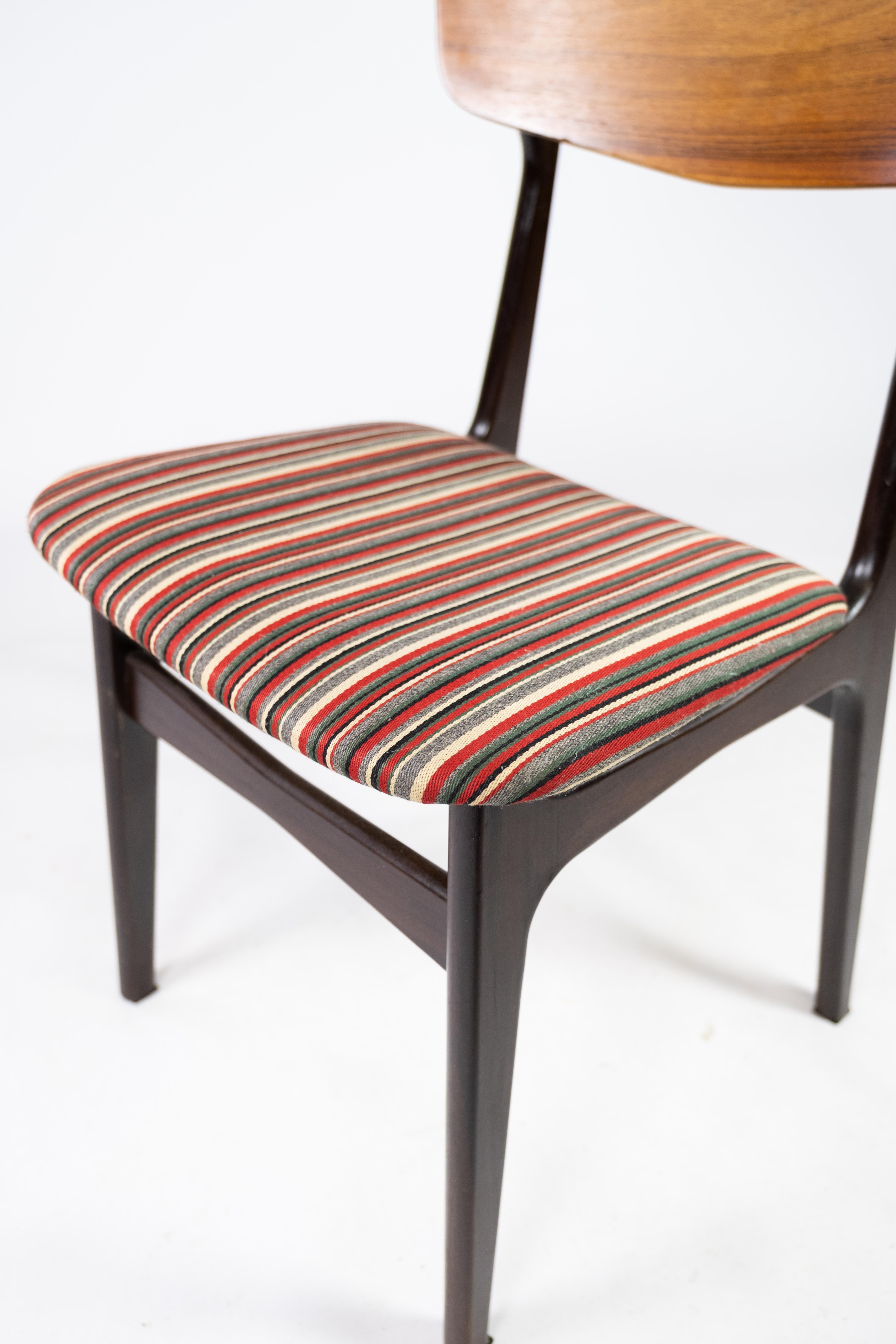Dining room chairs in rosewood upholstered with striped fabric, of Danish design from the 1960s. The chairs are in great vintage condition.
  