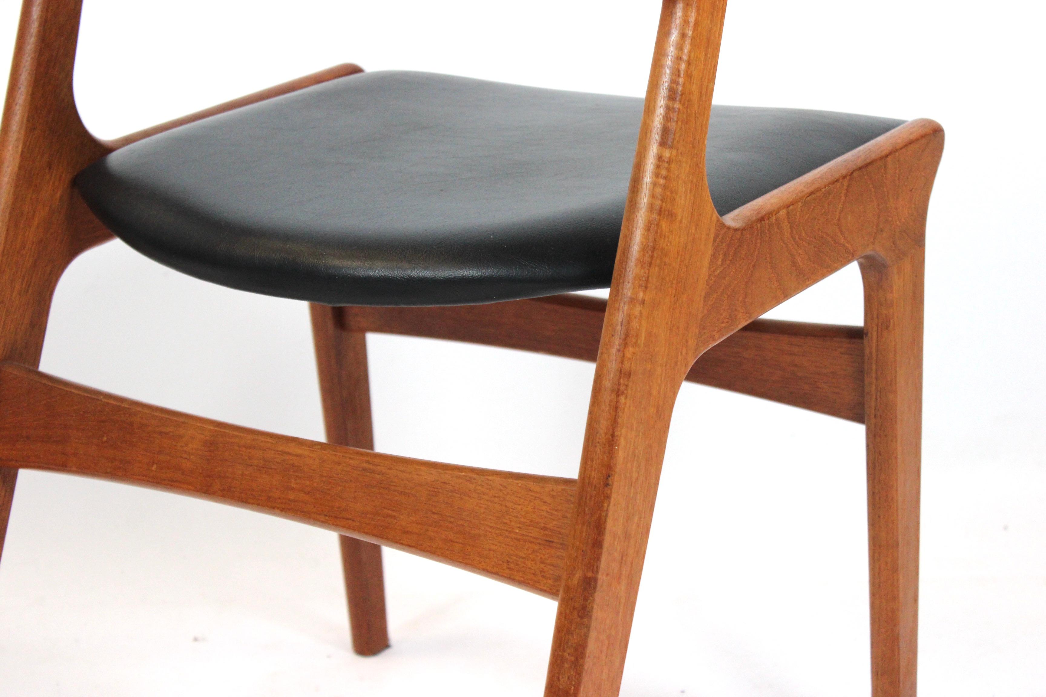 Set of Four Dining Room Chairs of Danish Design by Nova Furniture, 1960s 3